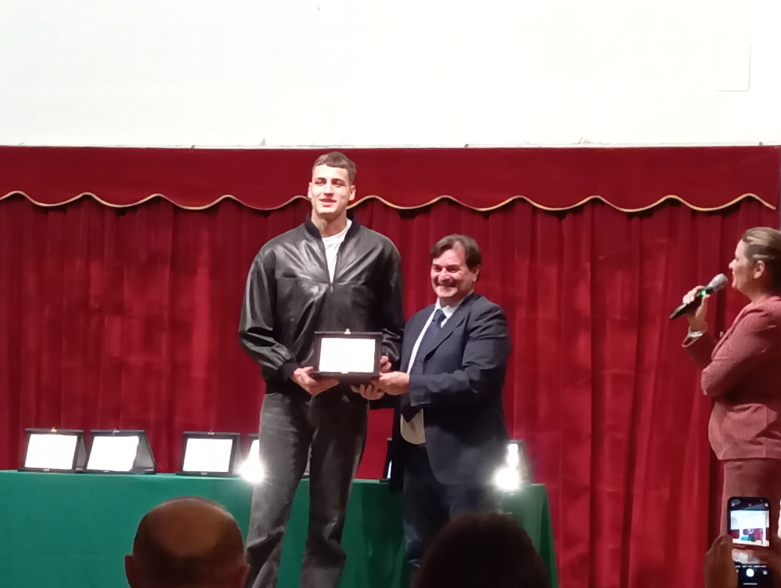 II Edizione "Angelo Mammí" premiati tre rossoneri II Edizione &#8220;Angelo Mammí&#8221; premiati tre rossoneri IMG 20241216 WA0137