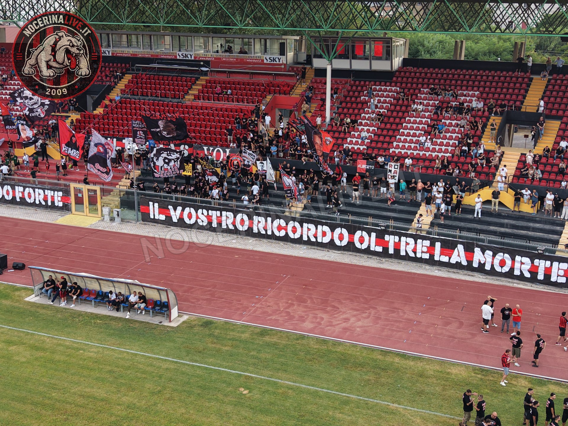 Fotogallery – Angeli della Sud: il San Francesco si illumina nel ricordo degli ultras scomparsi