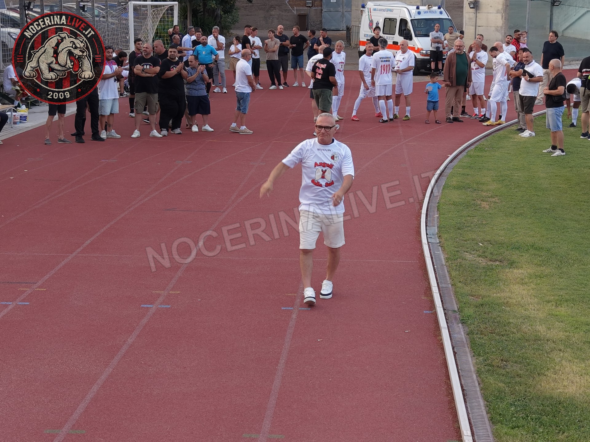 Fotogallery – Angeli della Sud: il San Francesco si illumina nel ricordo degli ultras scomparsi