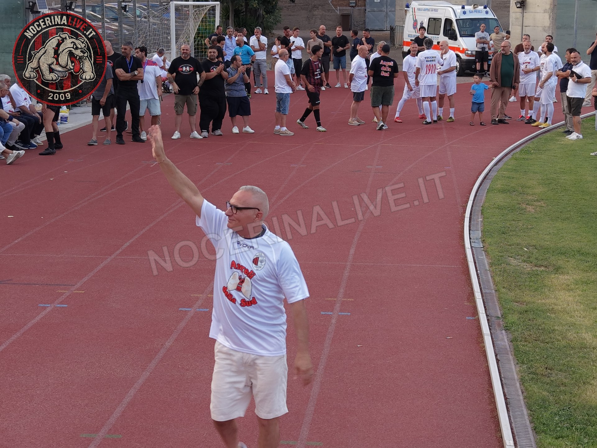 Fotogallery – Angeli della Sud: il San Francesco si illumina nel ricordo degli ultras scomparsi