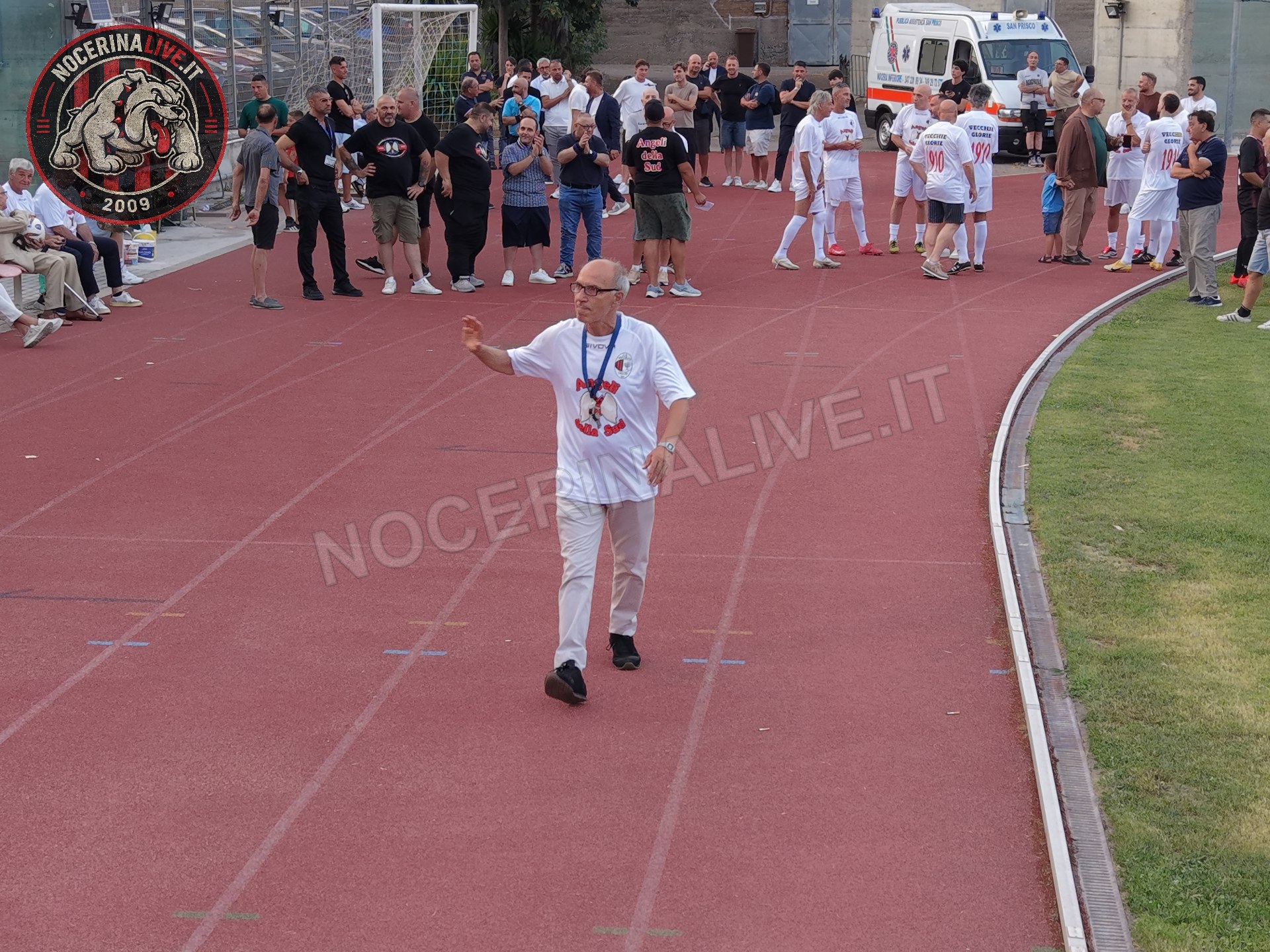 Fotogallery – Angeli della Sud: il San Francesco si illumina nel ricordo degli ultras scomparsi