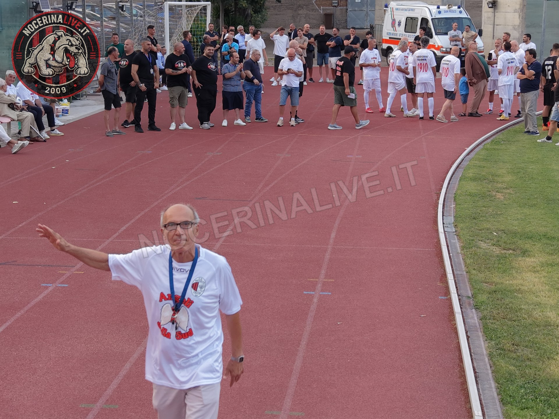 Fotogallery – Angeli della Sud: il San Francesco si illumina nel ricordo degli ultras scomparsi