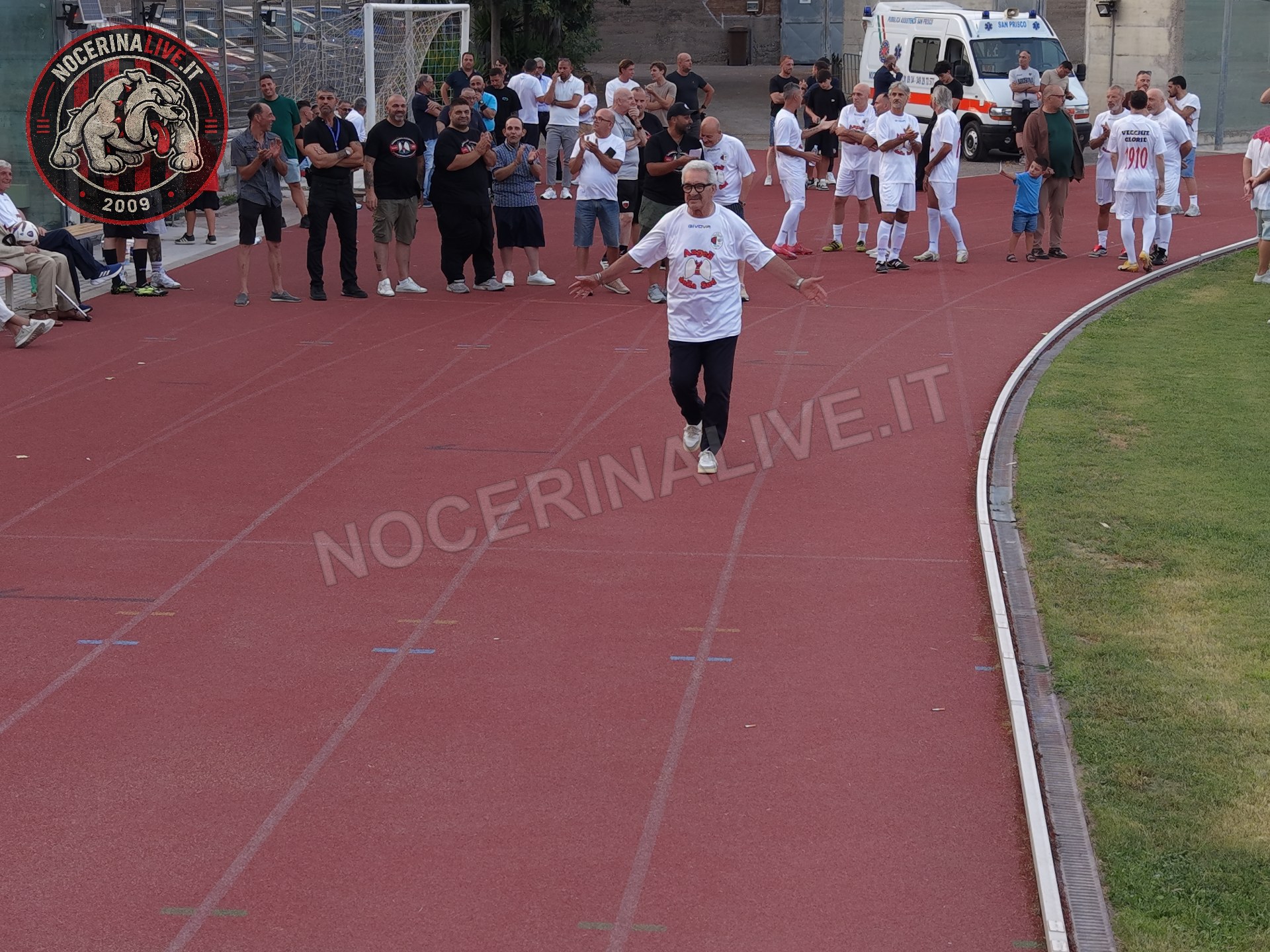Fotogallery – Angeli della Sud: il San Francesco si illumina nel ricordo degli ultras scomparsi