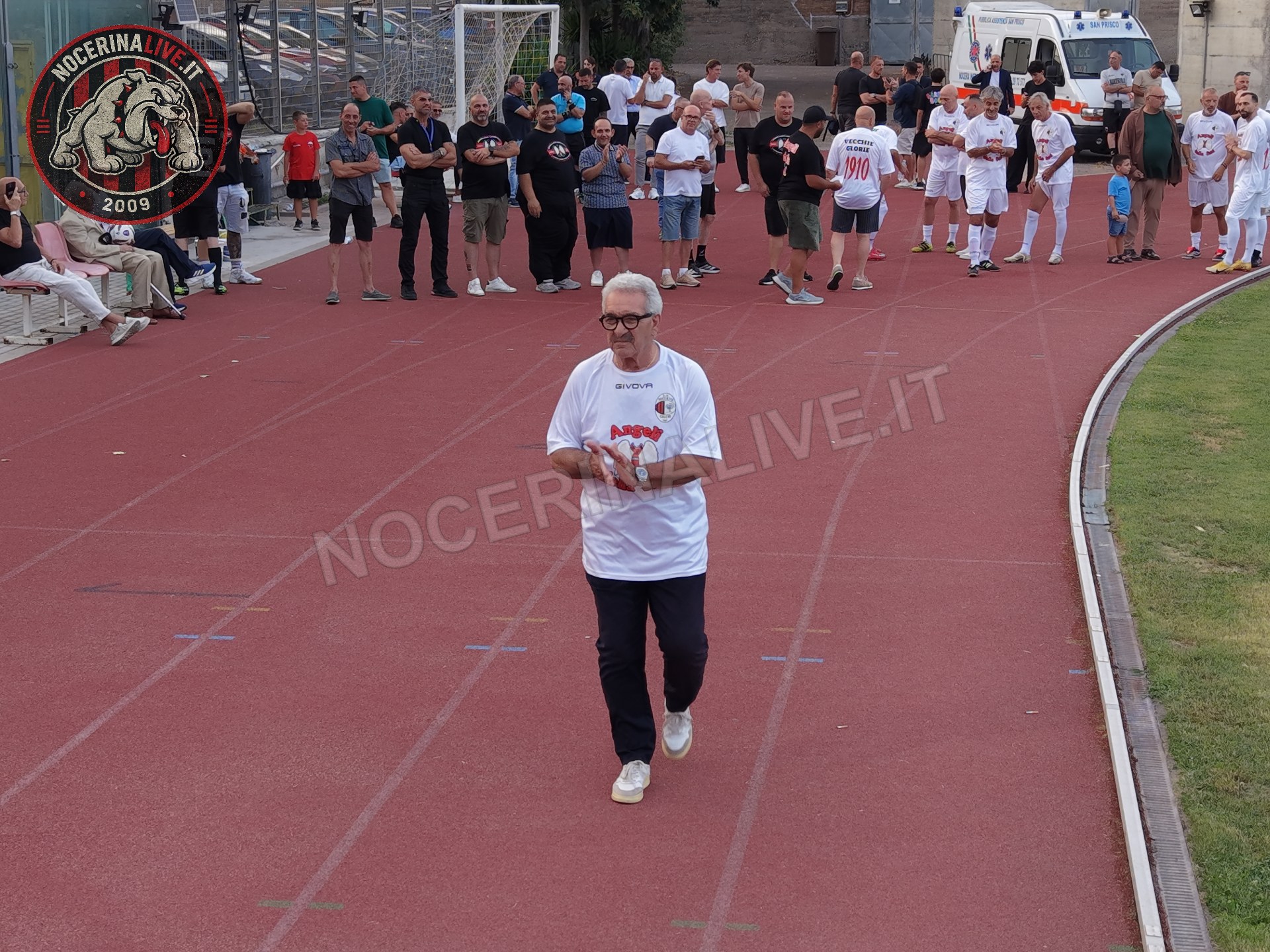 Fotogallery – Angeli della Sud: il San Francesco si illumina nel ricordo degli ultras scomparsi