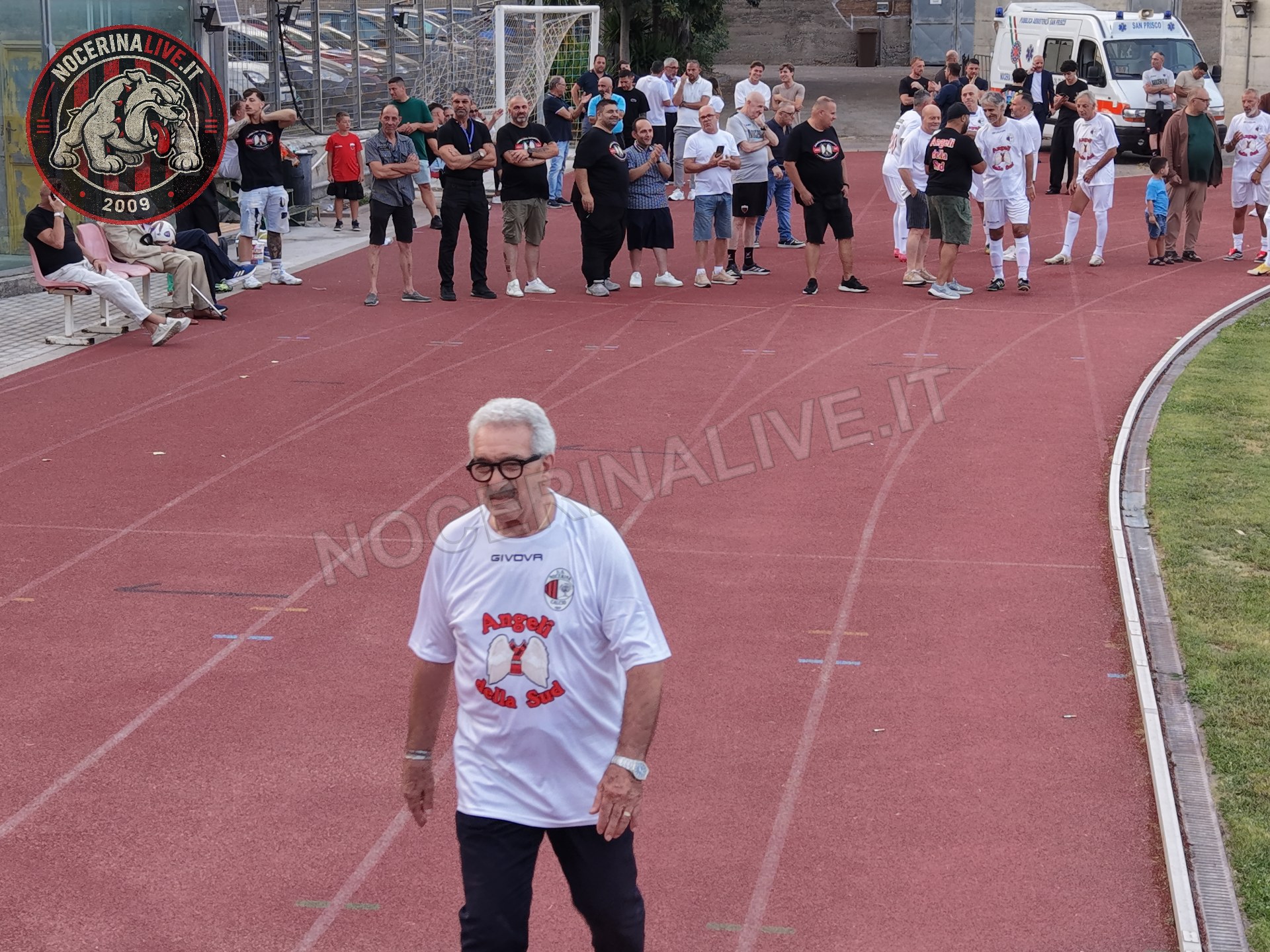 Fotogallery – Angeli della Sud: il San Francesco si illumina nel ricordo degli ultras scomparsi