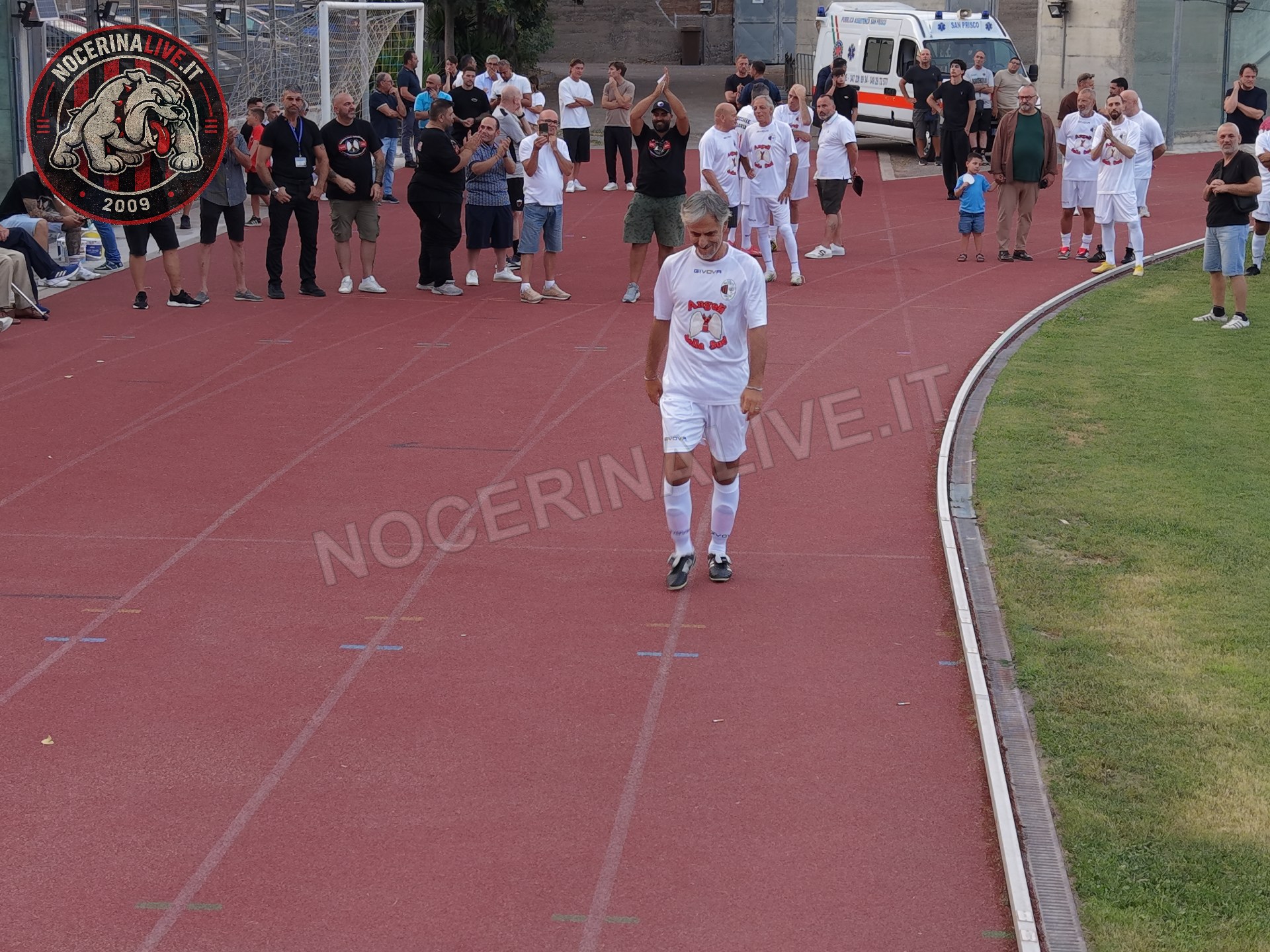 Fotogallery – Angeli della Sud: il San Francesco si illumina nel ricordo degli ultras scomparsi