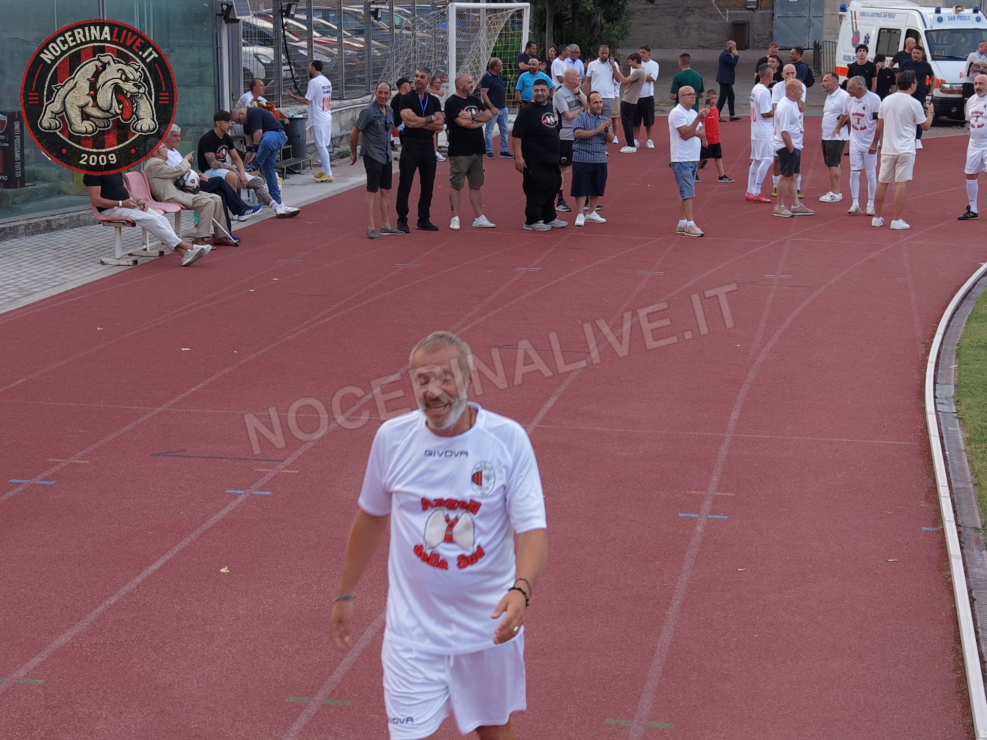Fotogallery – Angeli della Sud: il San Francesco si illumina nel ricordo degli ultras scomparsi