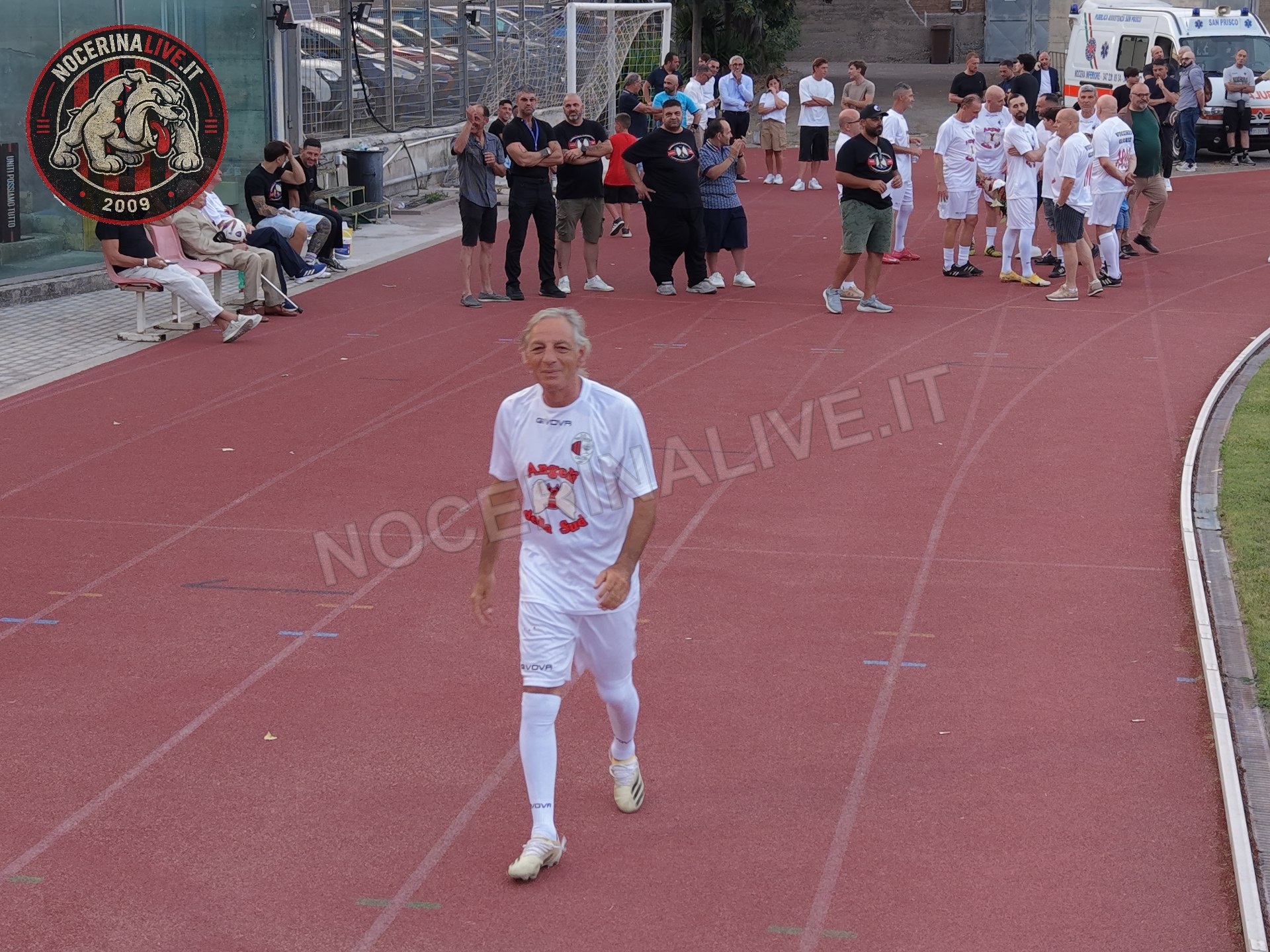 Fotogallery – Angeli della Sud: il San Francesco si illumina nel ricordo degli ultras scomparsi