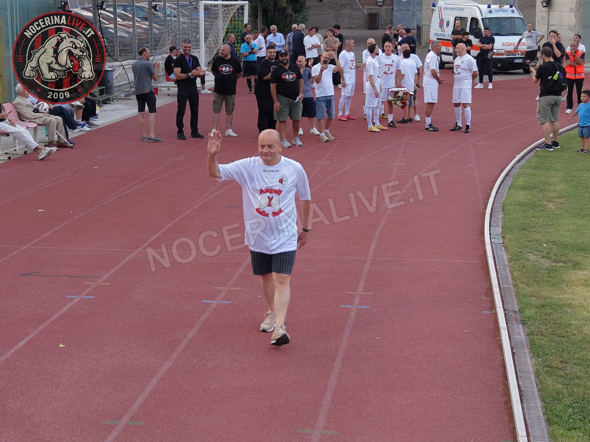 Fotogallery – Angeli della Sud: il San Francesco si illumina nel ricordo degli ultras scomparsi