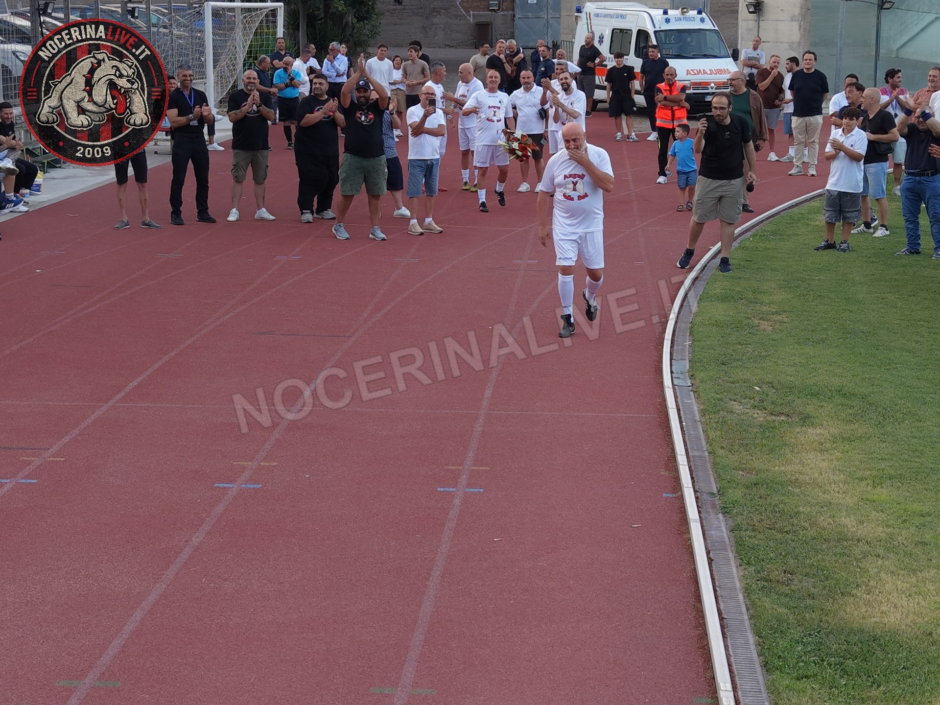 Fotogallery – Angeli della Sud: il San Francesco si illumina nel ricordo degli ultras scomparsi
