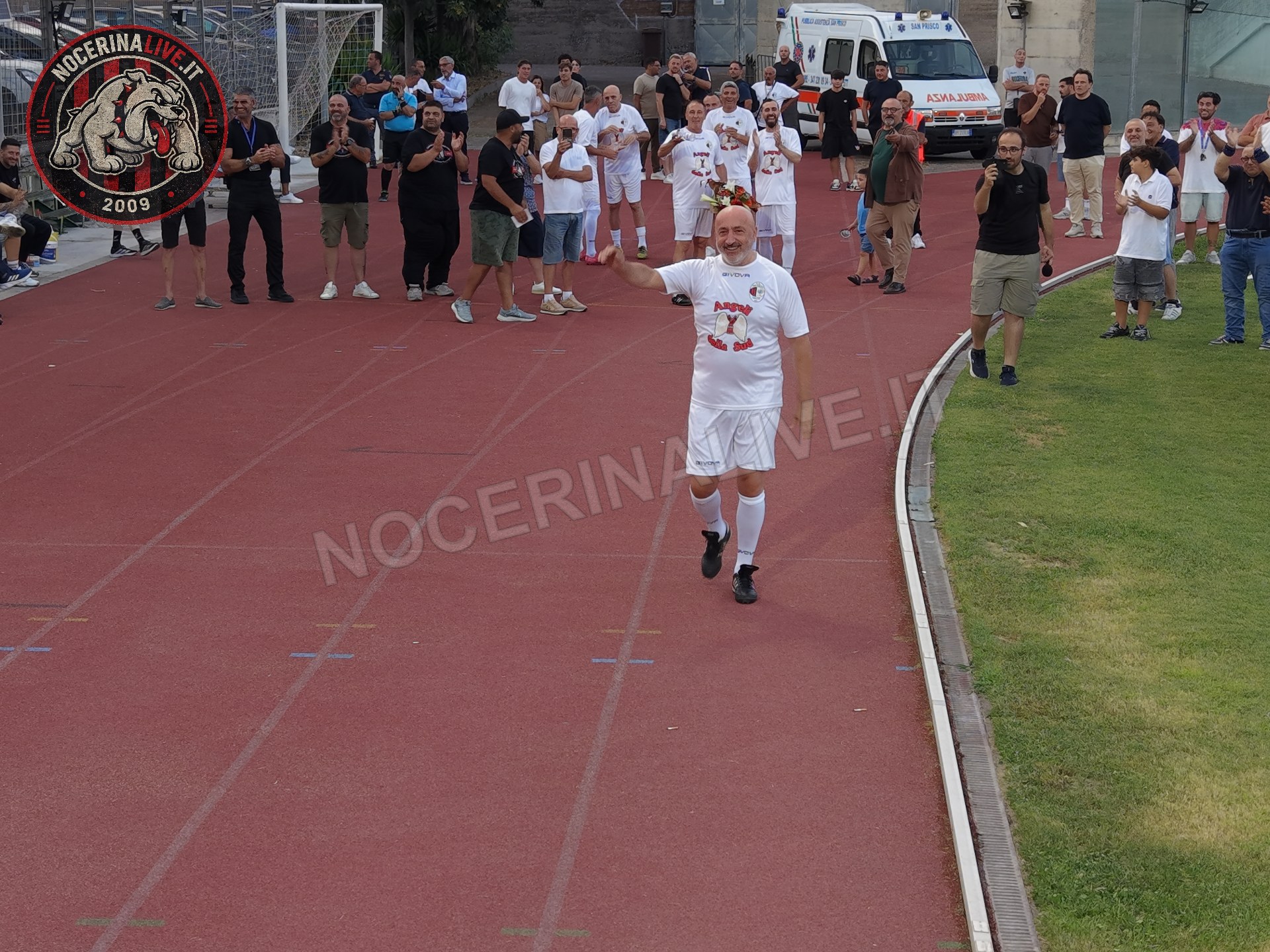 Fotogallery – Angeli della Sud: il San Francesco si illumina nel ricordo degli ultras scomparsi
