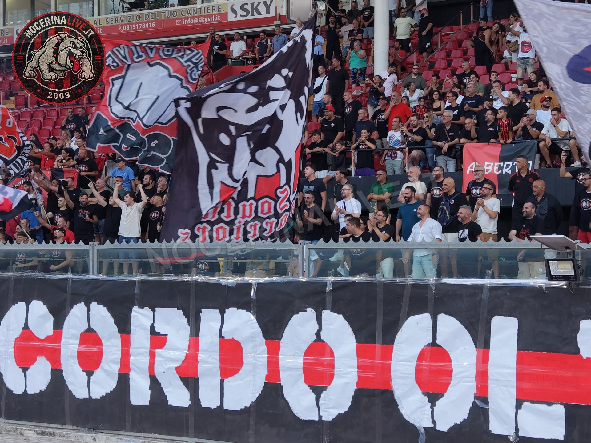 Fotogallery – Angeli della Sud: il San Francesco si illumina nel ricordo degli ultras scomparsi