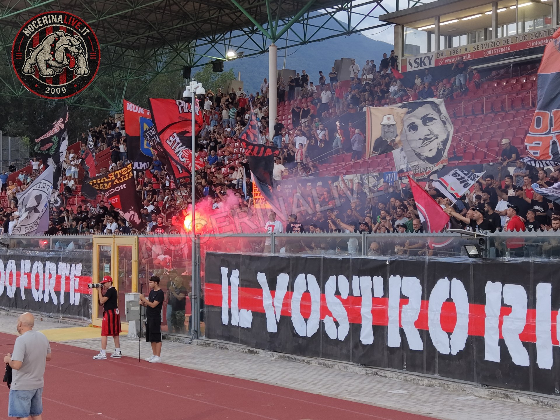 Fotogallery – Angeli della Sud: il San Francesco si illumina nel ricordo degli ultras scomparsi