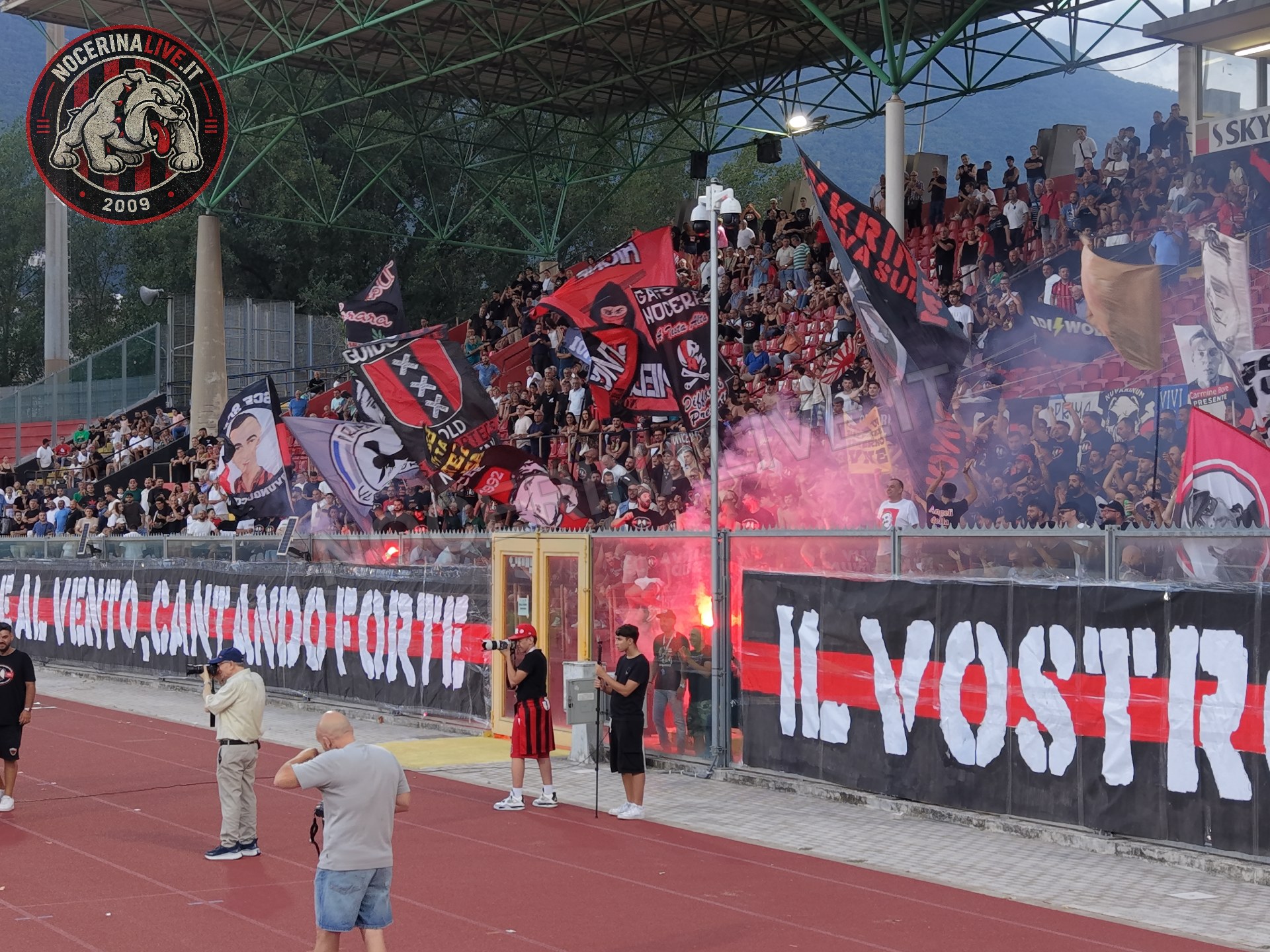 Fotogallery – Angeli della Sud: il San Francesco si illumina nel ricordo degli ultras scomparsi