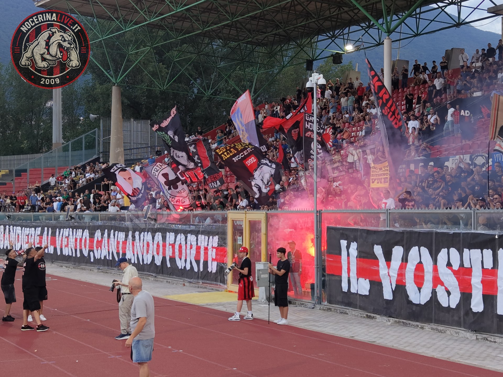 Fotogallery – Angeli della Sud: il San Francesco si illumina nel ricordo degli ultras scomparsi