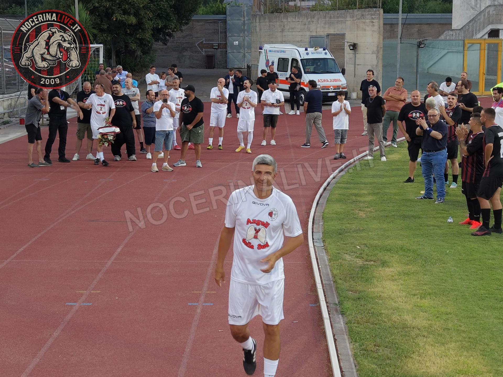 Fotogallery – Angeli della Sud: il San Francesco si illumina nel ricordo degli ultras scomparsi