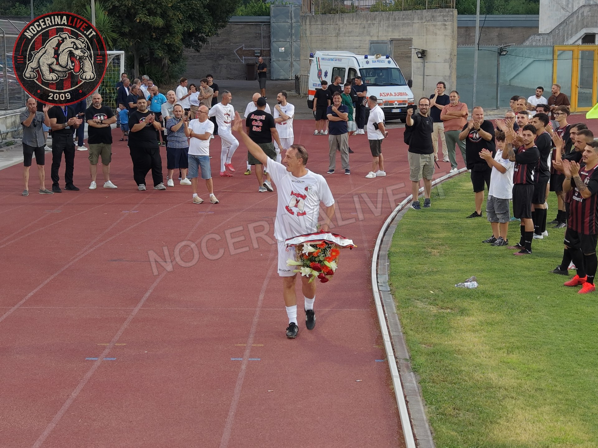 Fotogallery – Angeli della Sud: il San Francesco si illumina nel ricordo degli ultras scomparsi