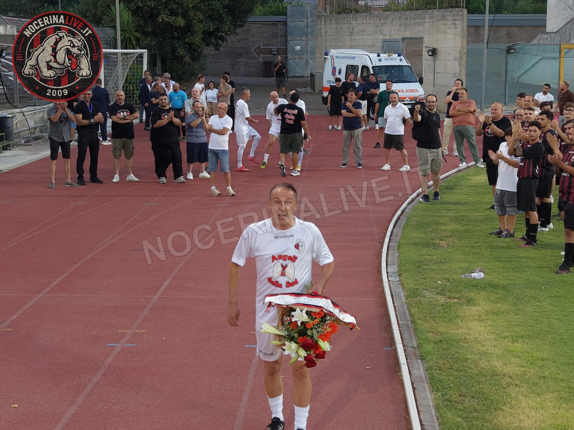 Fotogallery – Angeli della Sud: il San Francesco si illumina nel ricordo degli ultras scomparsi