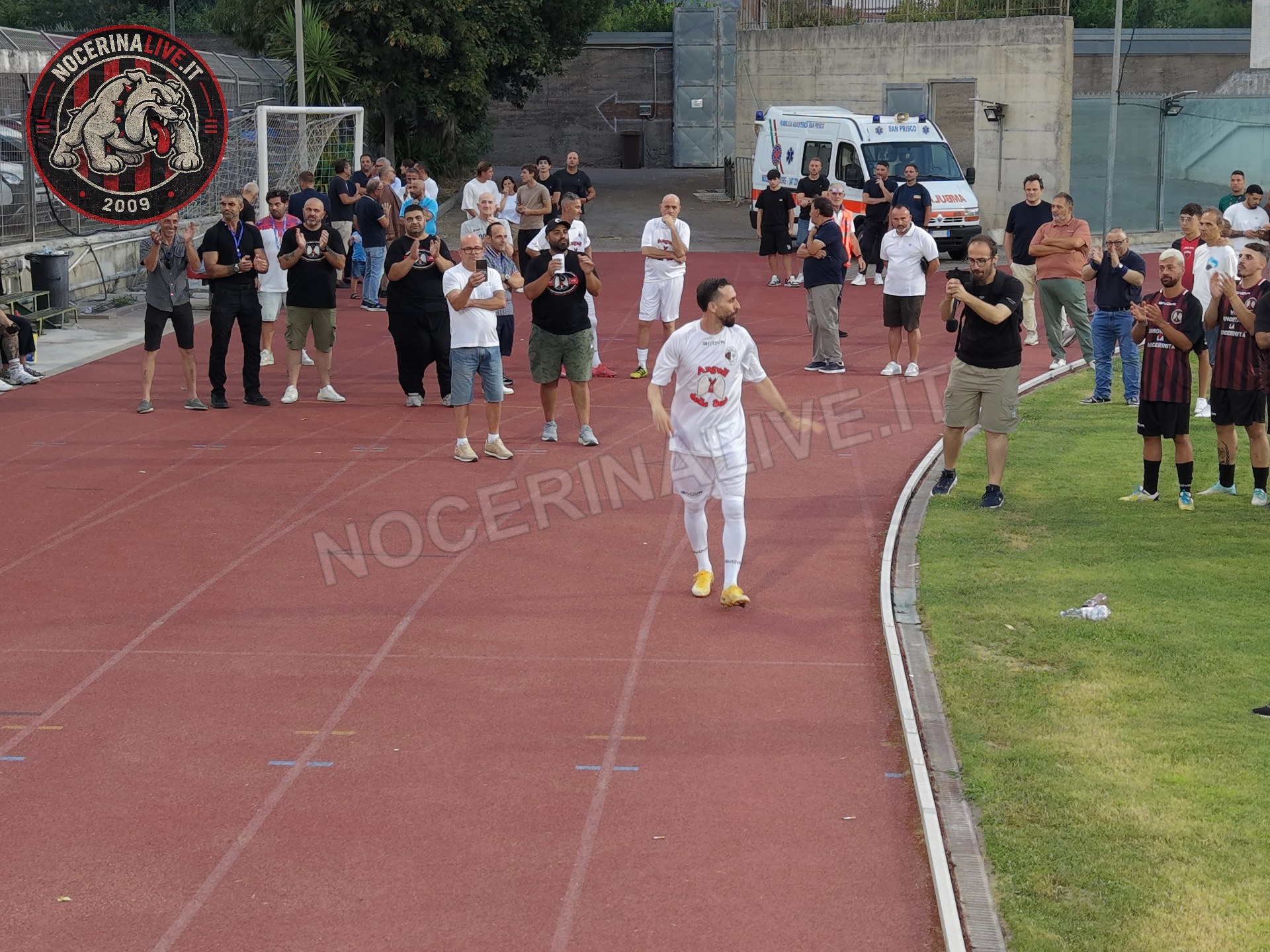 Fotogallery – Angeli della Sud: il San Francesco si illumina nel ricordo degli ultras scomparsi