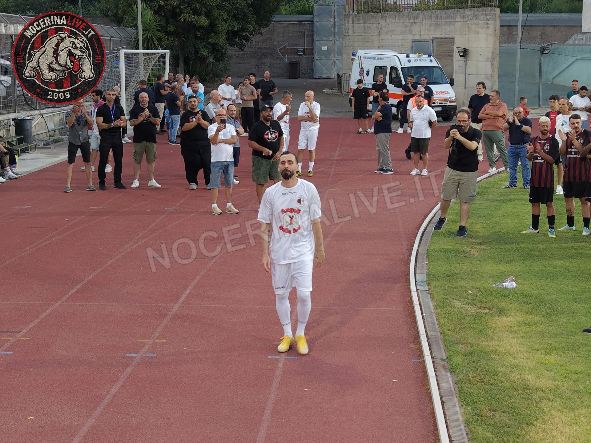 Fotogallery – Angeli della Sud: il San Francesco si illumina nel ricordo degli ultras scomparsi