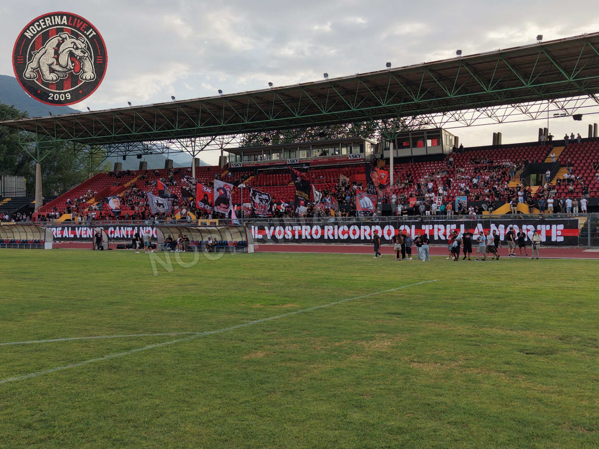 Fotogallery – Angeli della Sud: il San Francesco si illumina nel ricordo degli ultras scomparsi