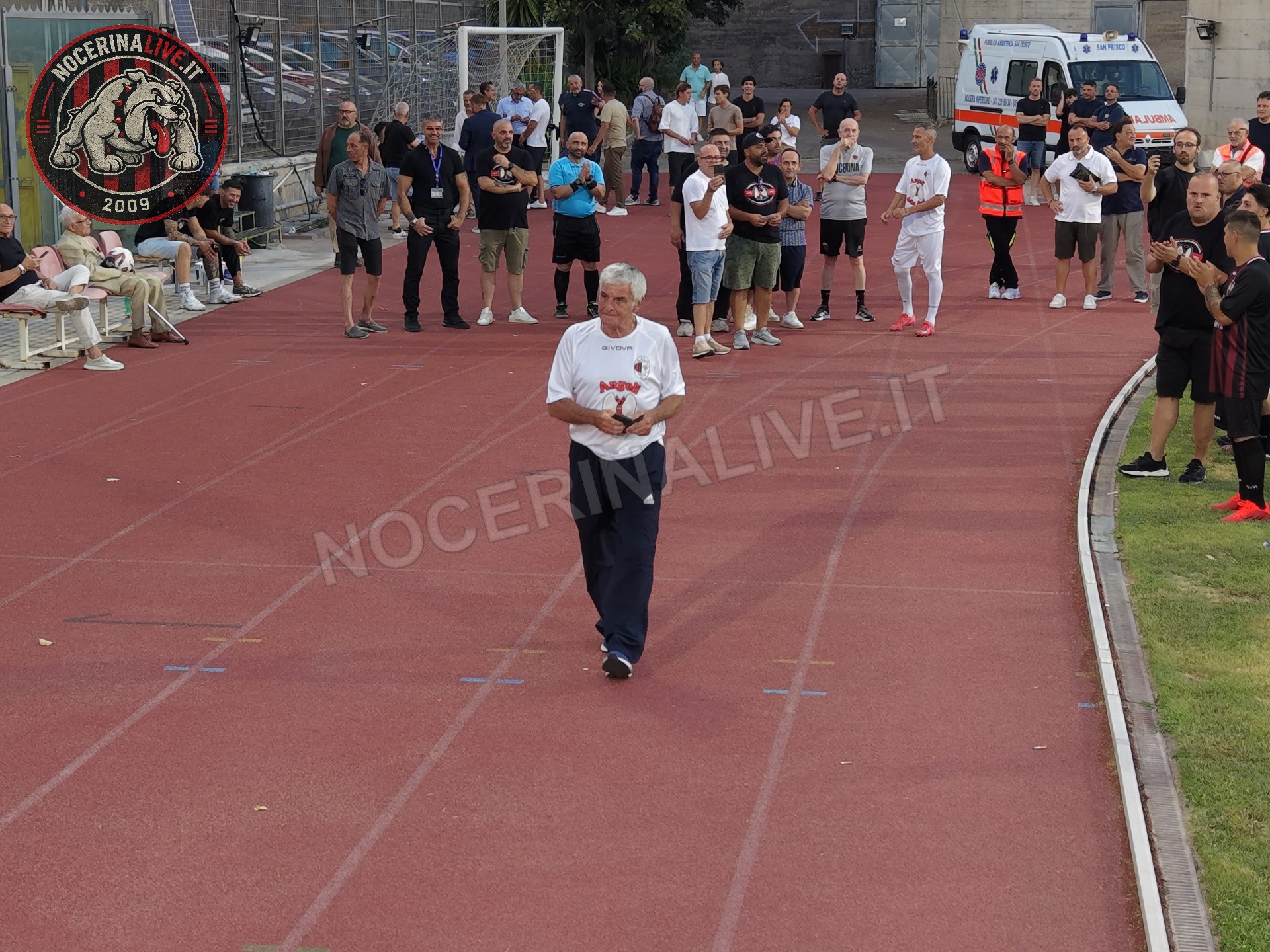 Fotogallery – Angeli della Sud: il San Francesco si illumina nel ricordo degli ultras scomparsi