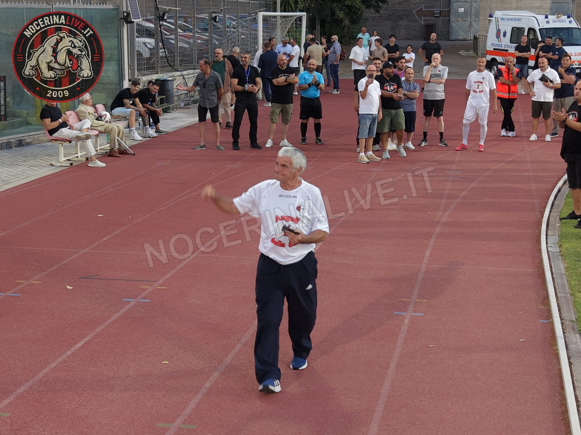 Fotogallery – Angeli della Sud: il San Francesco si illumina nel ricordo degli ultras scomparsi