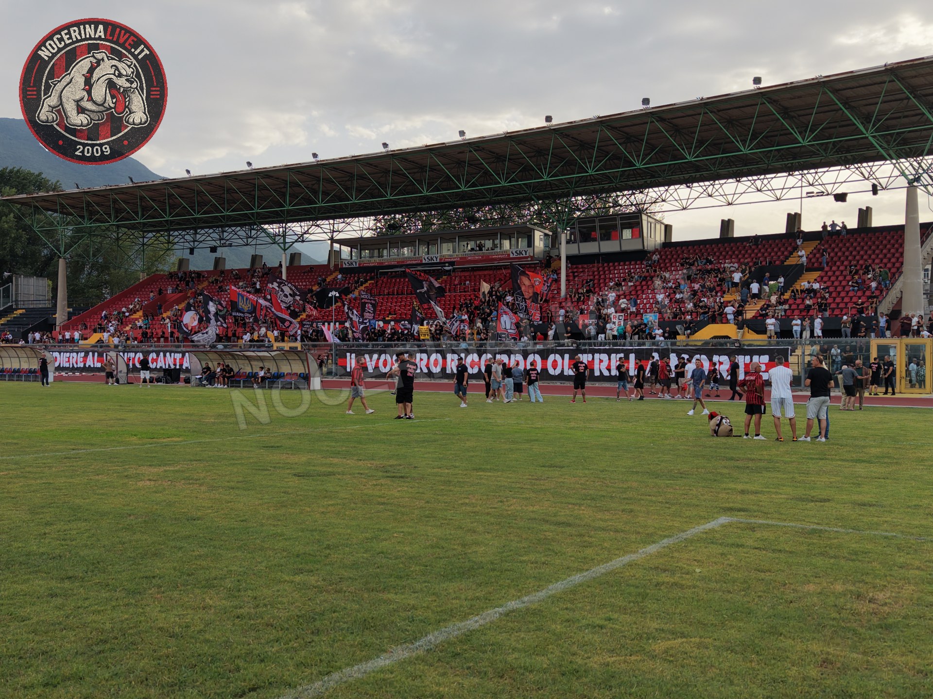 Fotogallery – Angeli della Sud: il San Francesco si illumina nel ricordo degli ultras scomparsi