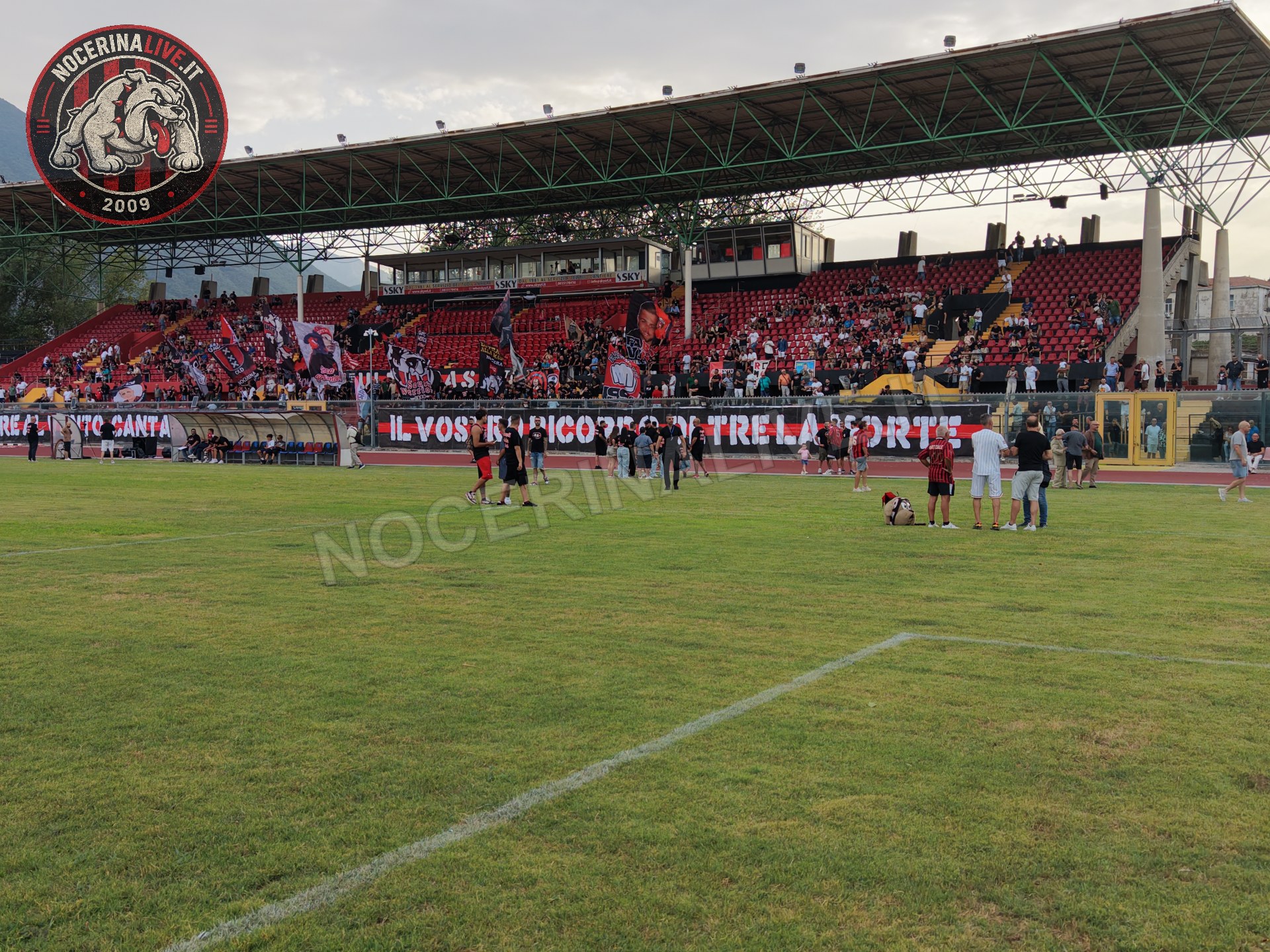 Fotogallery – Angeli della Sud: il San Francesco si illumina nel ricordo degli ultras scomparsi