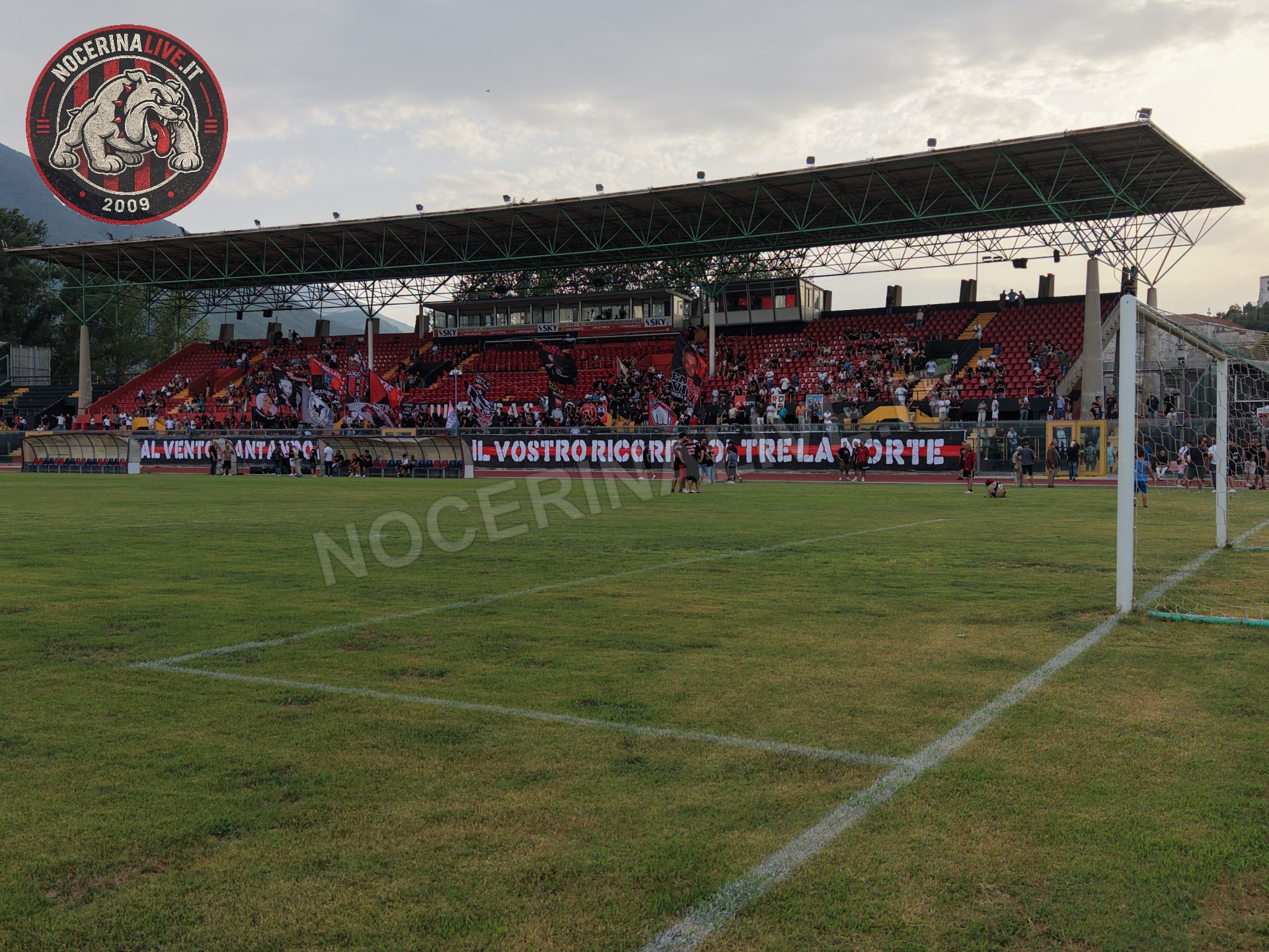 Fotogallery – Angeli della Sud: il San Francesco si illumina nel ricordo degli ultras scomparsi