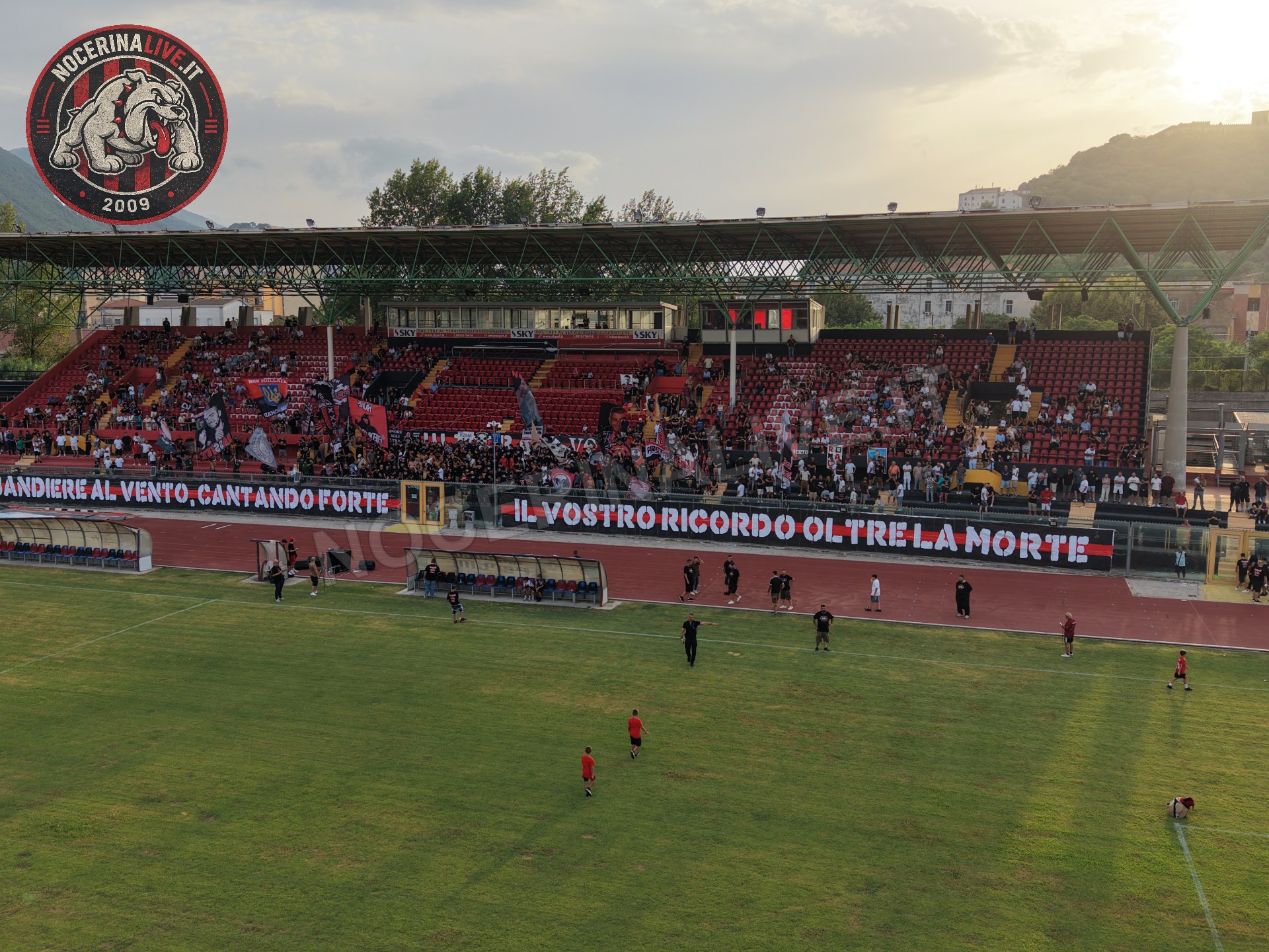 Fotogallery – Angeli della Sud: il San Francesco si illumina nel ricordo degli ultras scomparsi