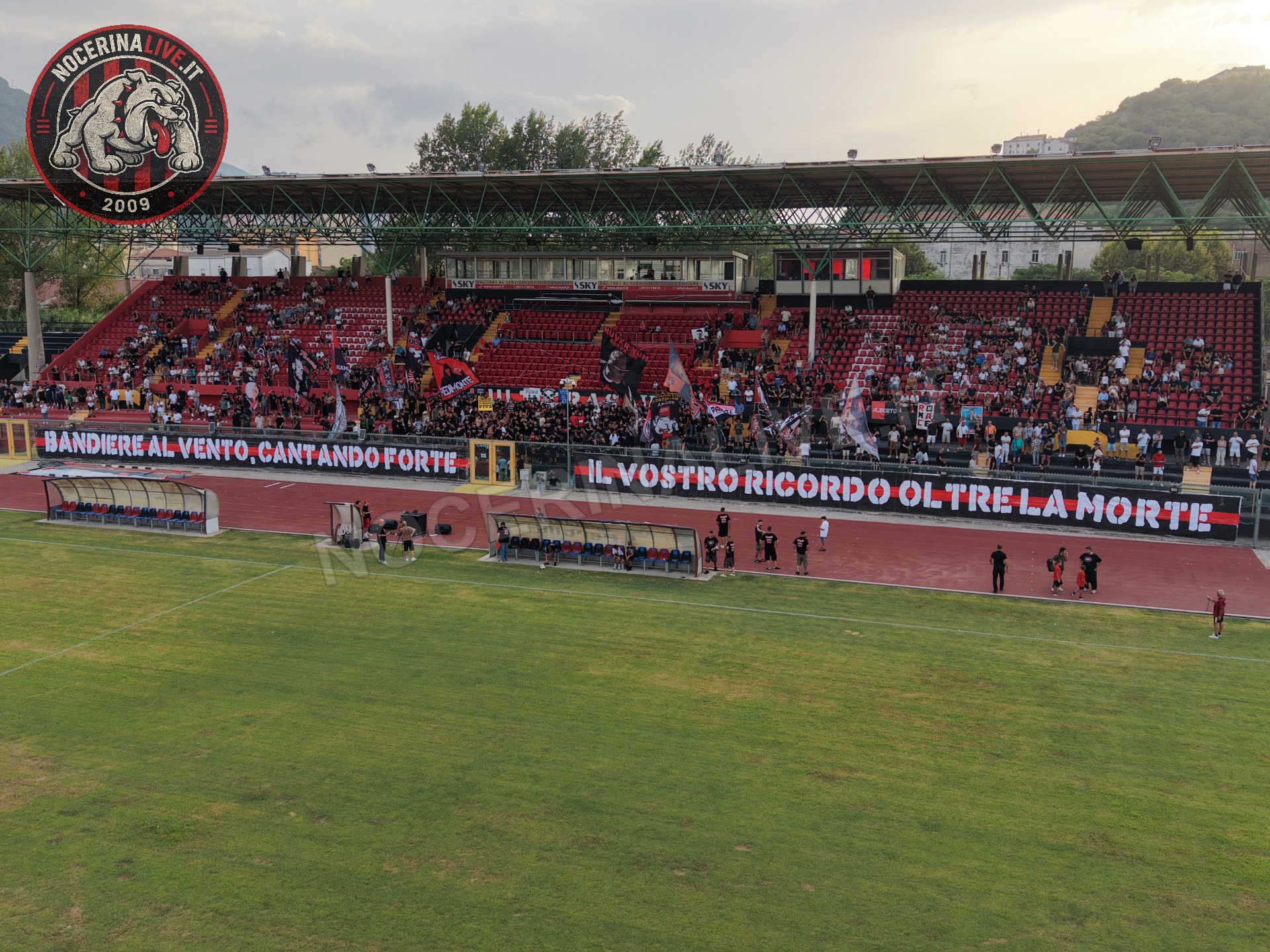 Fotogallery – Angeli della Sud: il San Francesco si illumina nel ricordo degli ultras scomparsi