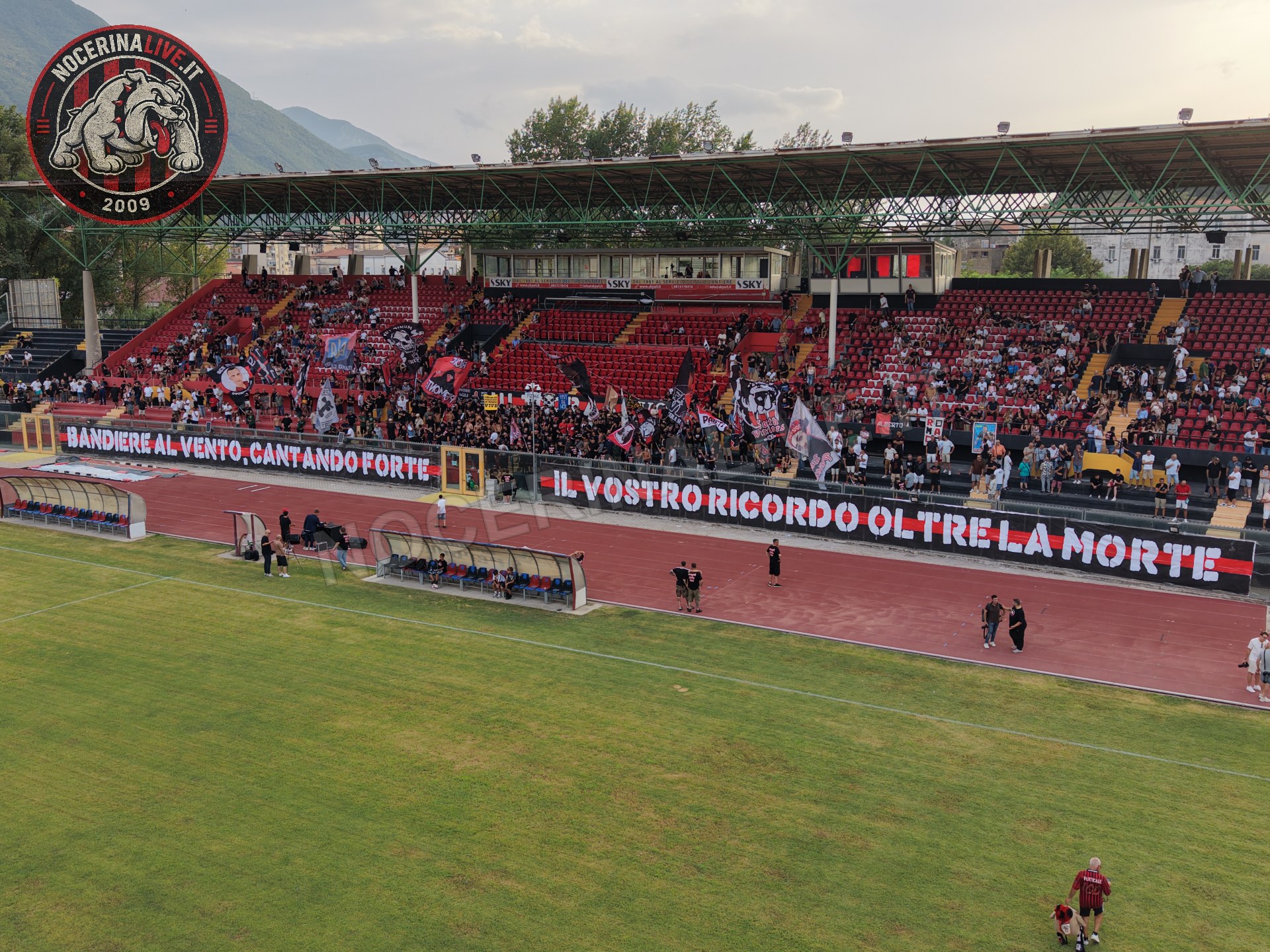 Fotogallery – Angeli della Sud: il San Francesco si illumina nel ricordo degli ultras scomparsi