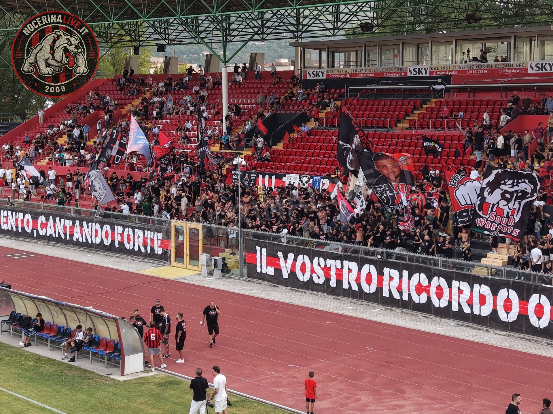 Fotogallery – Angeli della Sud: il San Francesco si illumina nel ricordo degli ultras scomparsi