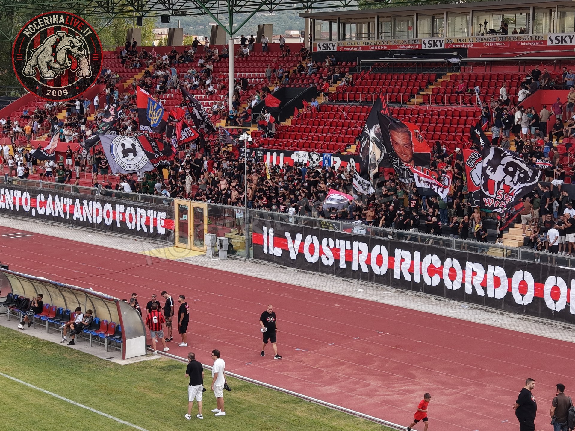 Fotogallery – Angeli della Sud: il San Francesco si illumina nel ricordo degli ultras scomparsi