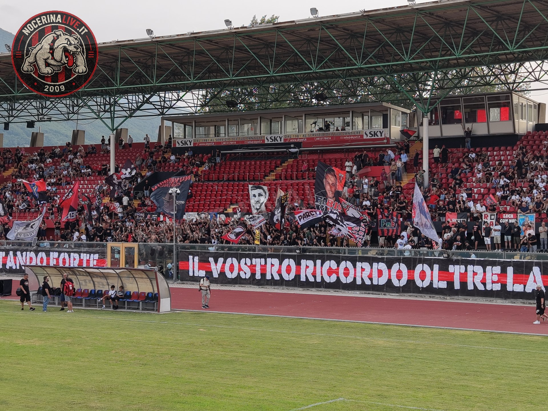 Fotogallery – Angeli della Sud: il San Francesco si illumina nel ricordo degli ultras scomparsi