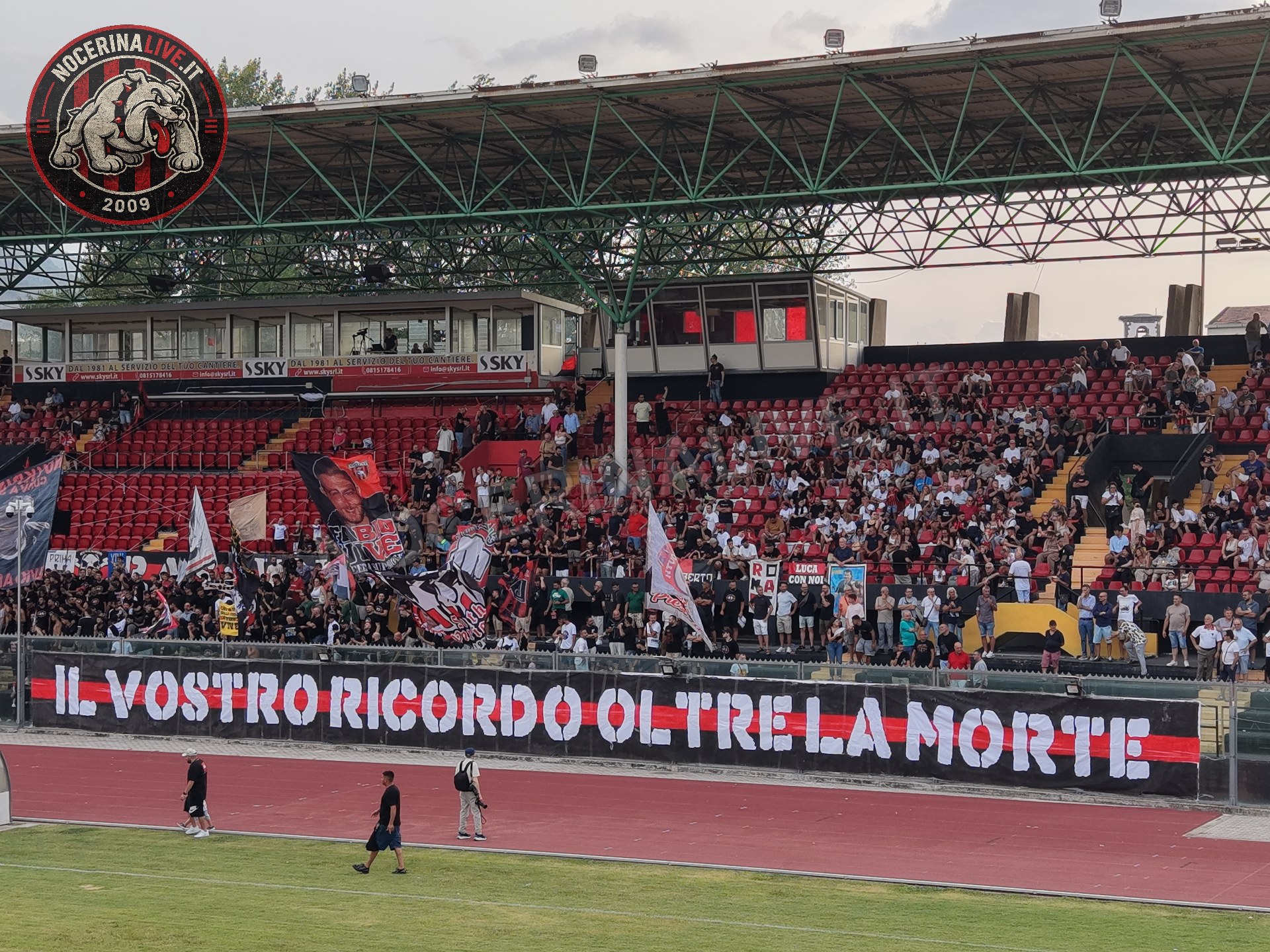 Fotogallery – Angeli della Sud: il San Francesco si illumina nel ricordo degli ultras scomparsi