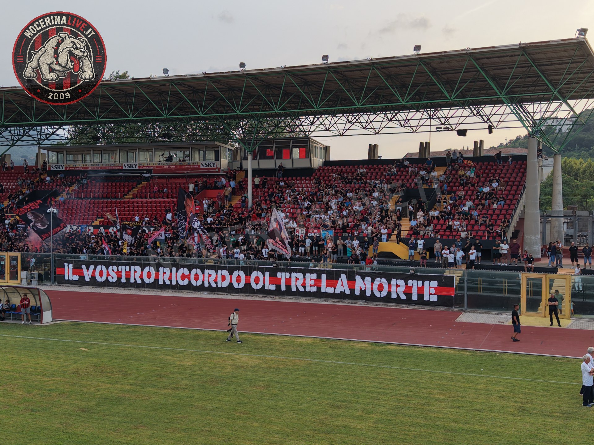 Fotogallery – Angeli della Sud: il San Francesco si illumina nel ricordo degli ultras scomparsi