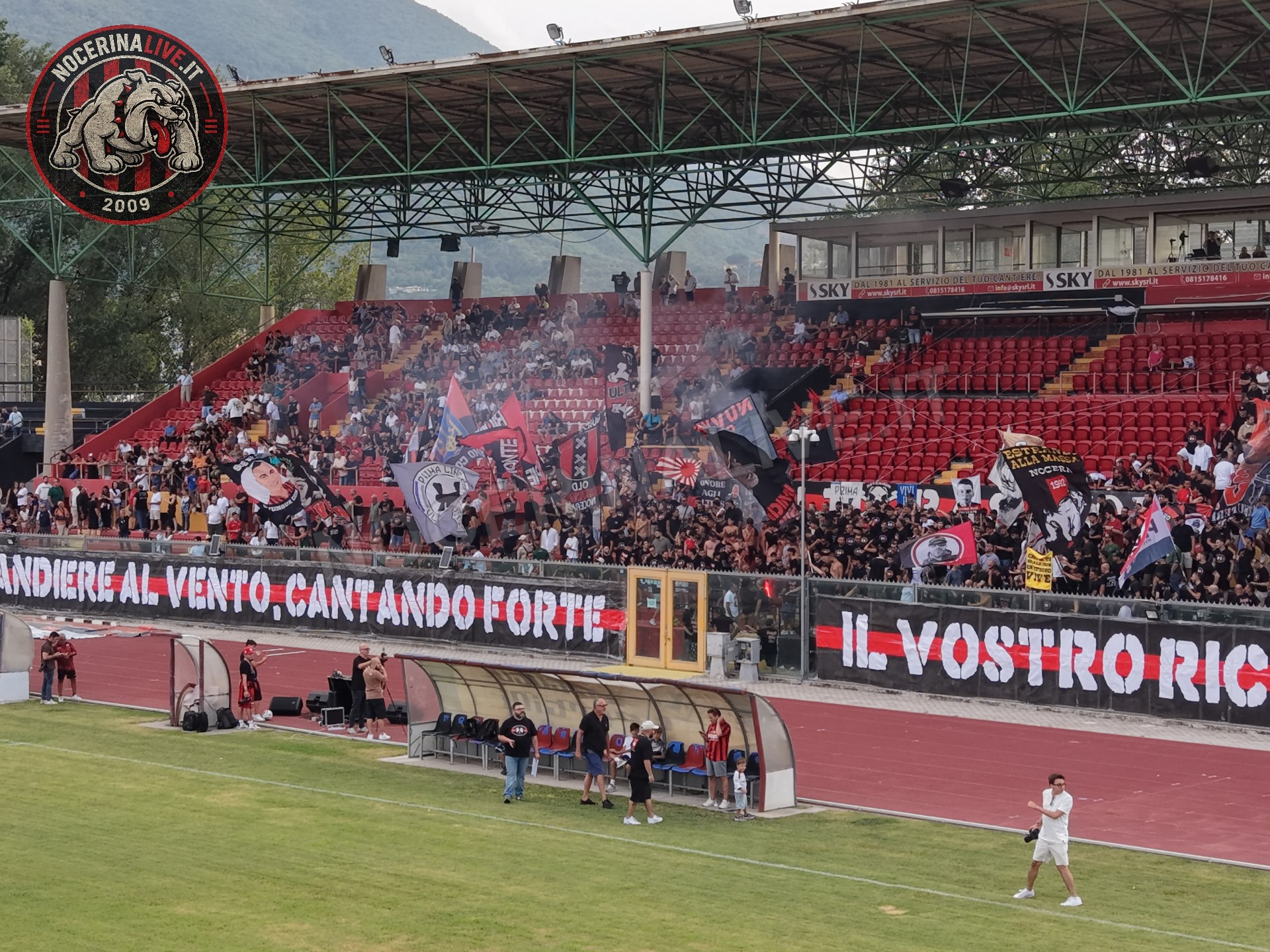Fotogallery – Angeli della Sud: il San Francesco si illumina nel ricordo degli ultras scomparsi