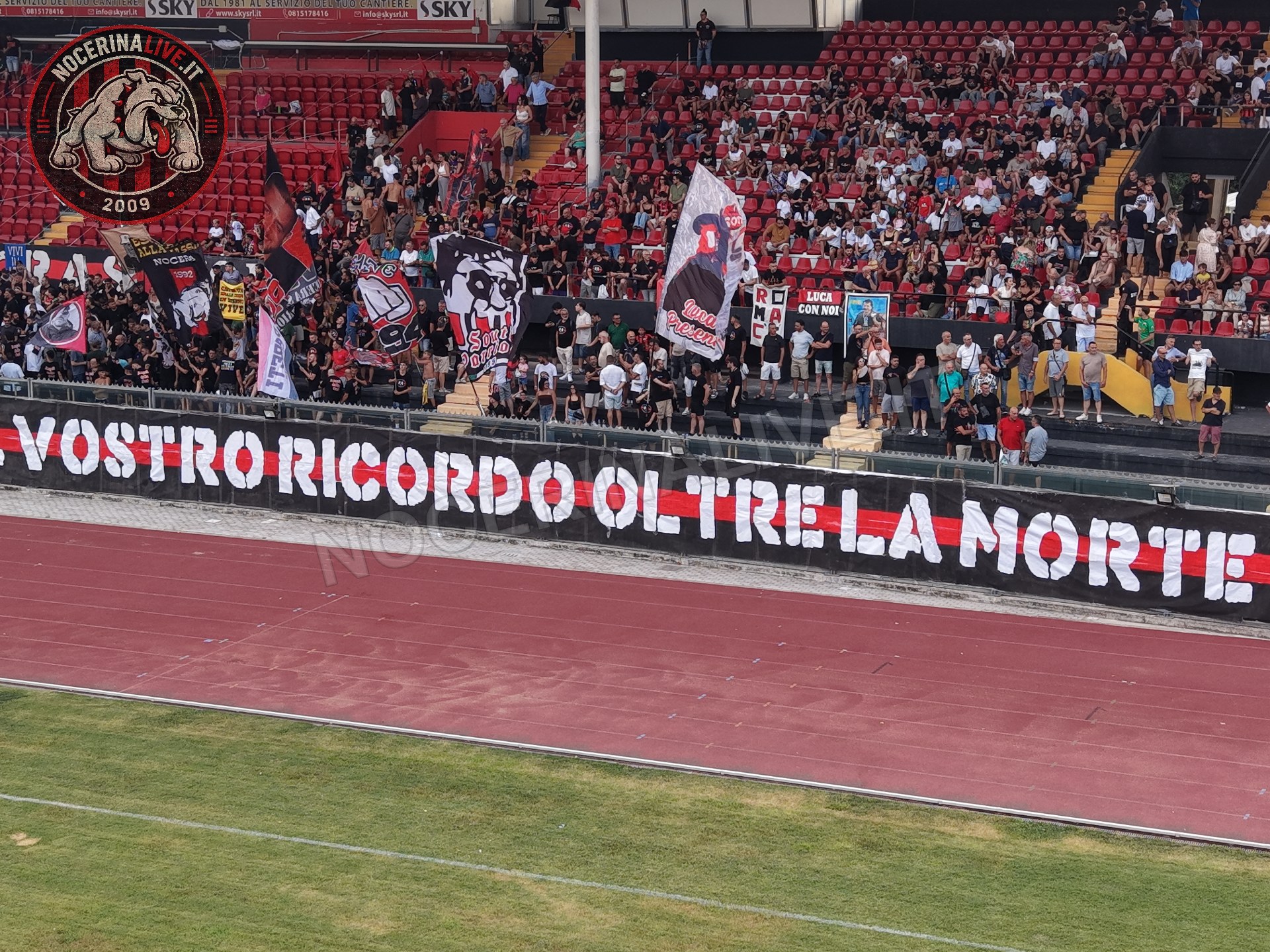 Fotogallery – Angeli della Sud: il San Francesco si illumina nel ricordo degli ultras scomparsi