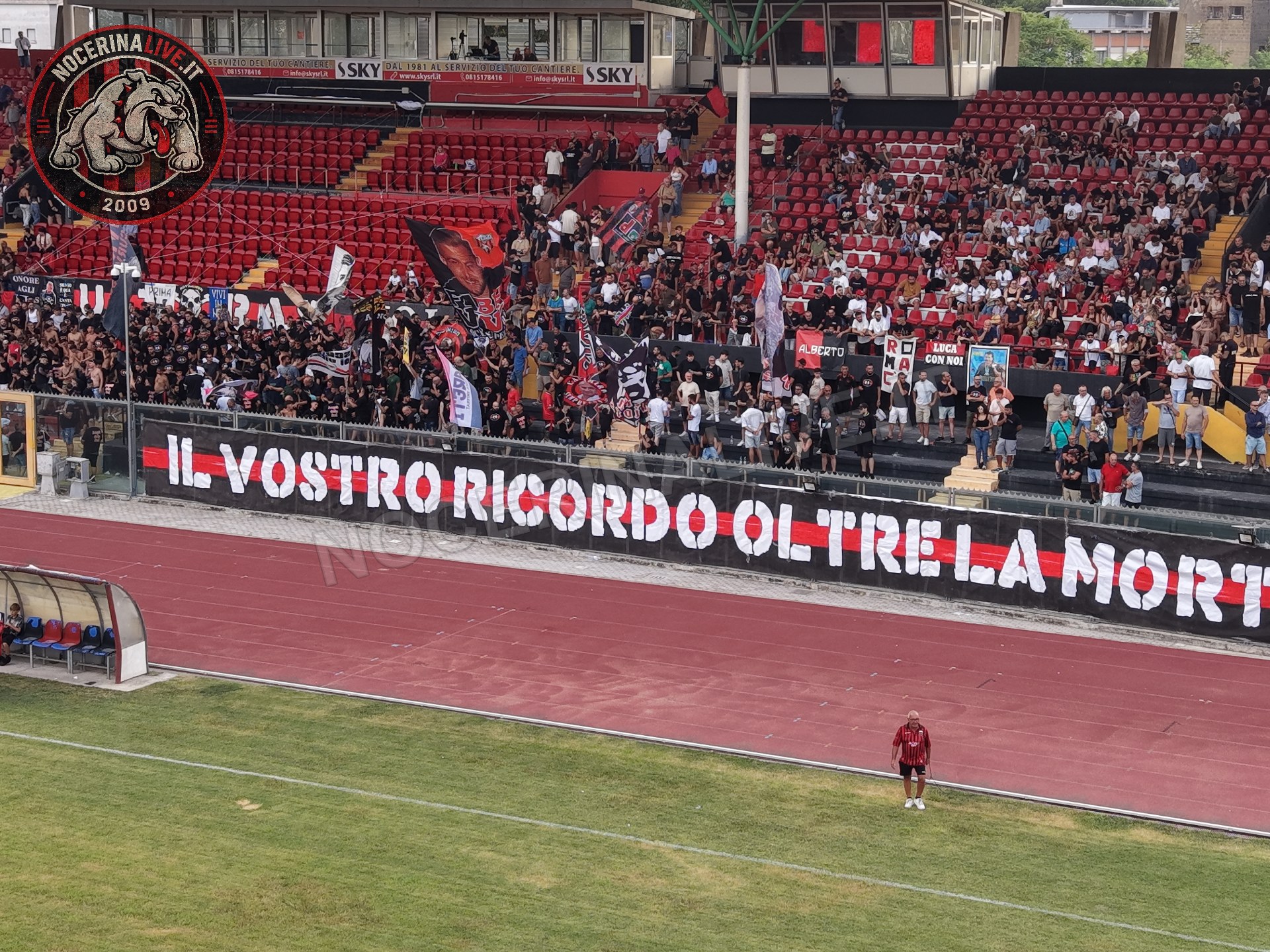 Fotogallery – Angeli della Sud: il San Francesco si illumina nel ricordo degli ultras scomparsi