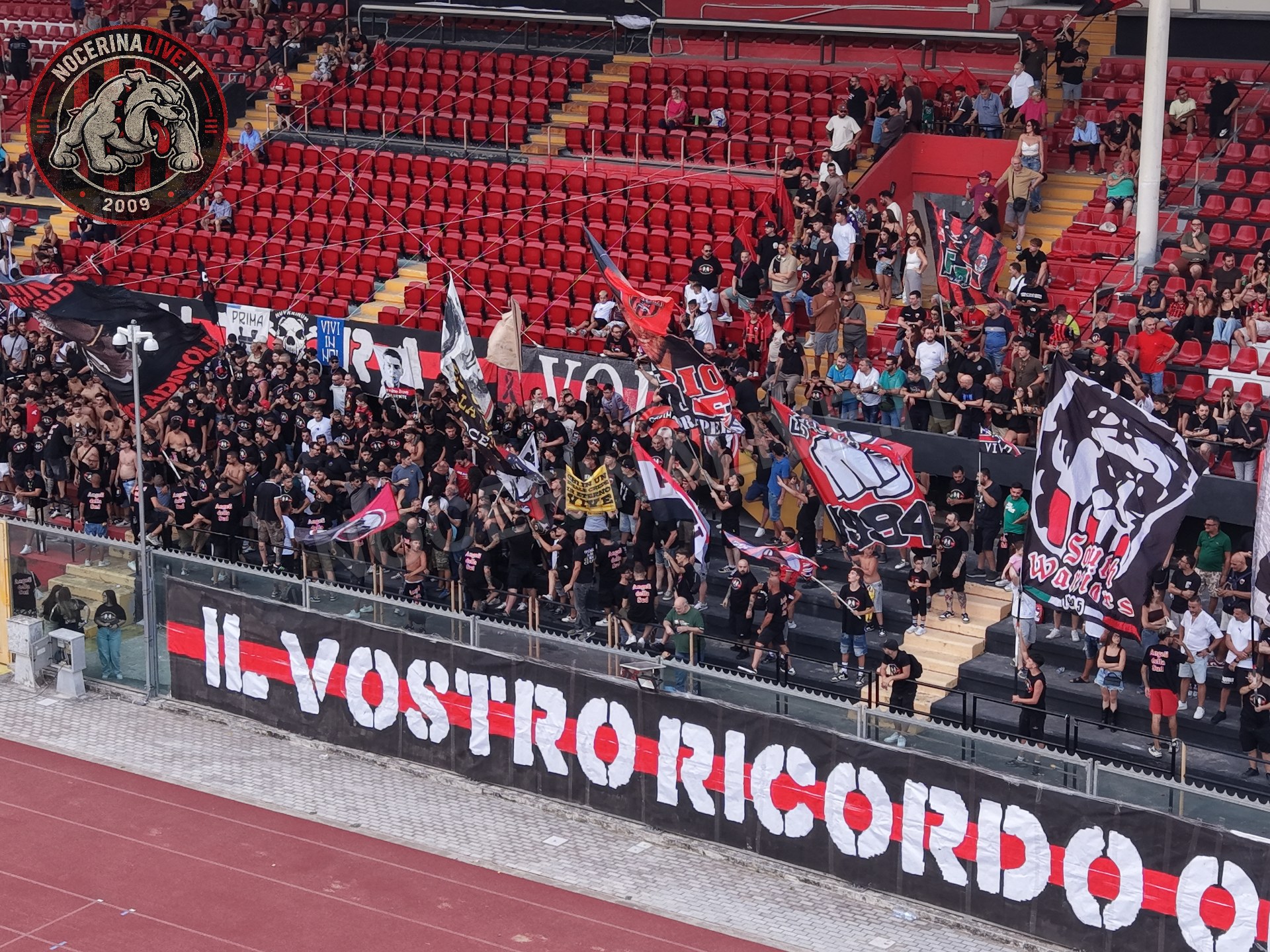Fotogallery – Angeli della Sud: il San Francesco si illumina nel ricordo degli ultras scomparsi