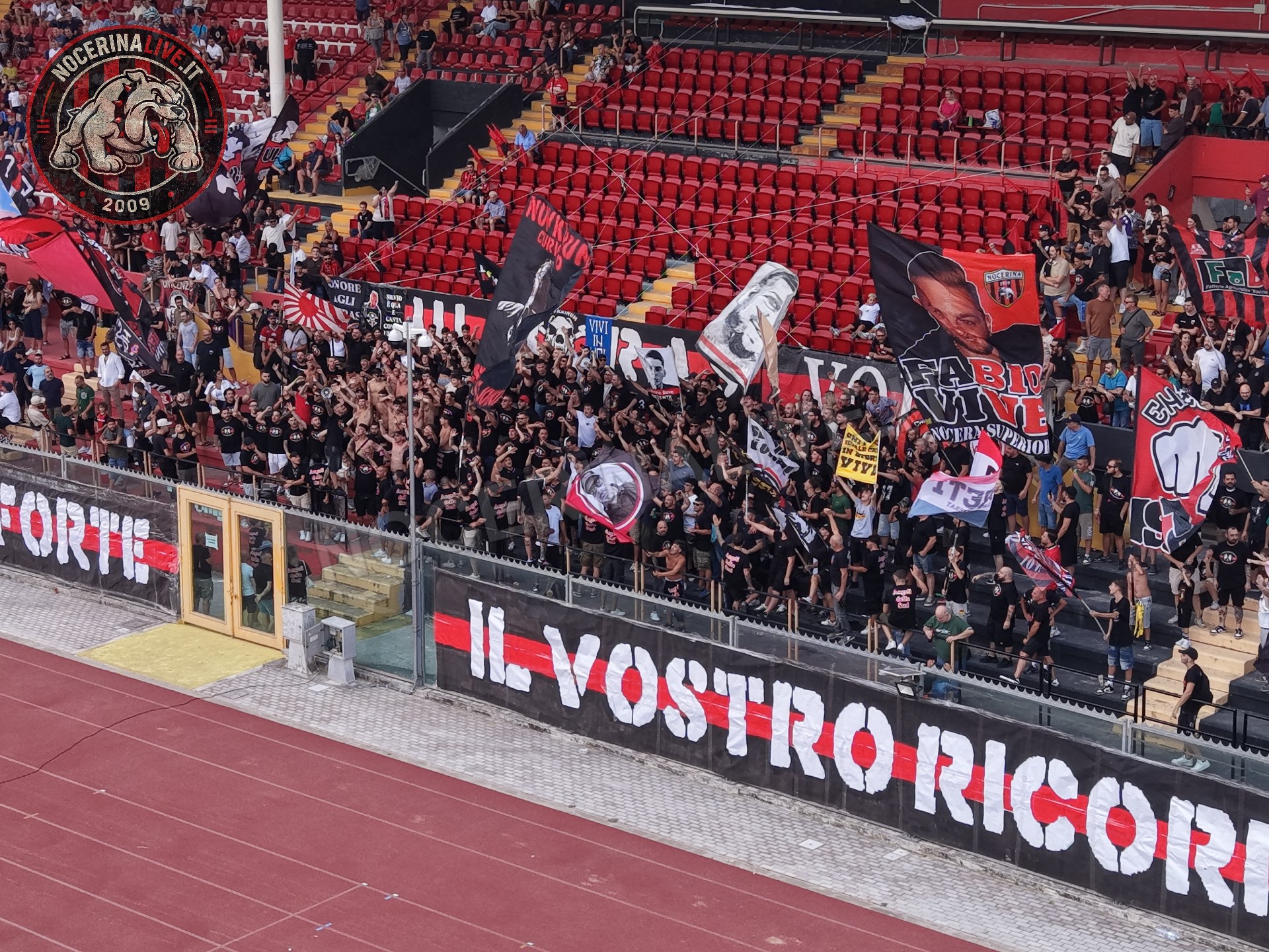 Fotogallery – Angeli della Sud: il San Francesco si illumina nel ricordo degli ultras scomparsi