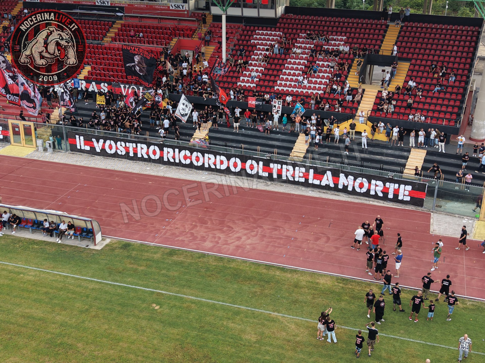 Fotogallery – Angeli della Sud: il San Francesco si illumina nel ricordo degli ultras scomparsi
