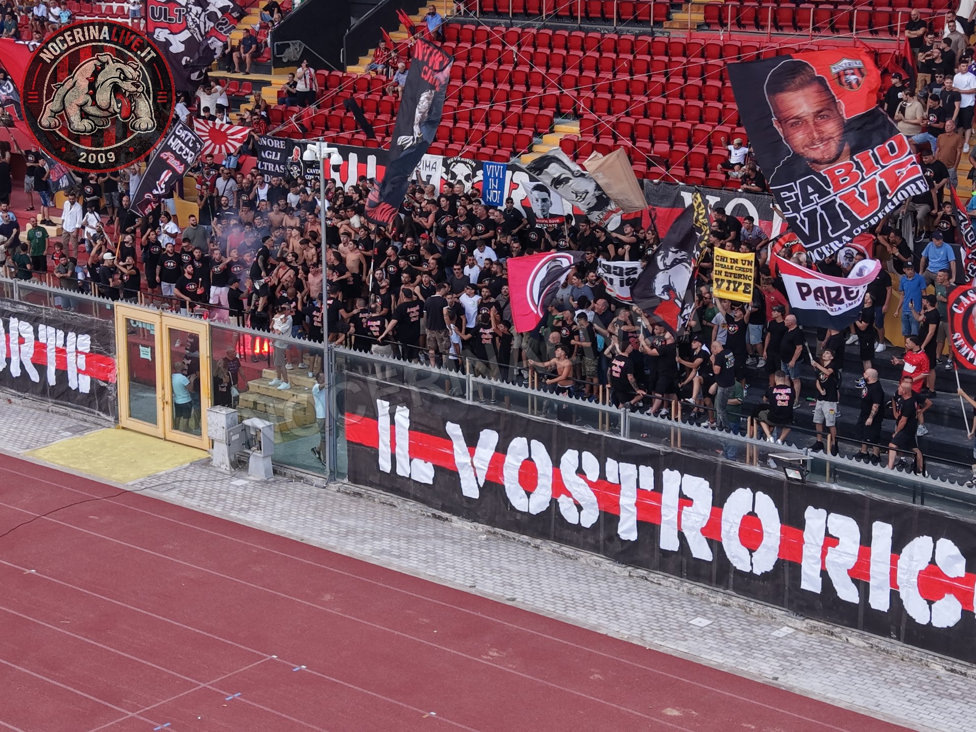 Fotogallery – Angeli della Sud: il San Francesco si illumina nel ricordo degli ultras scomparsi