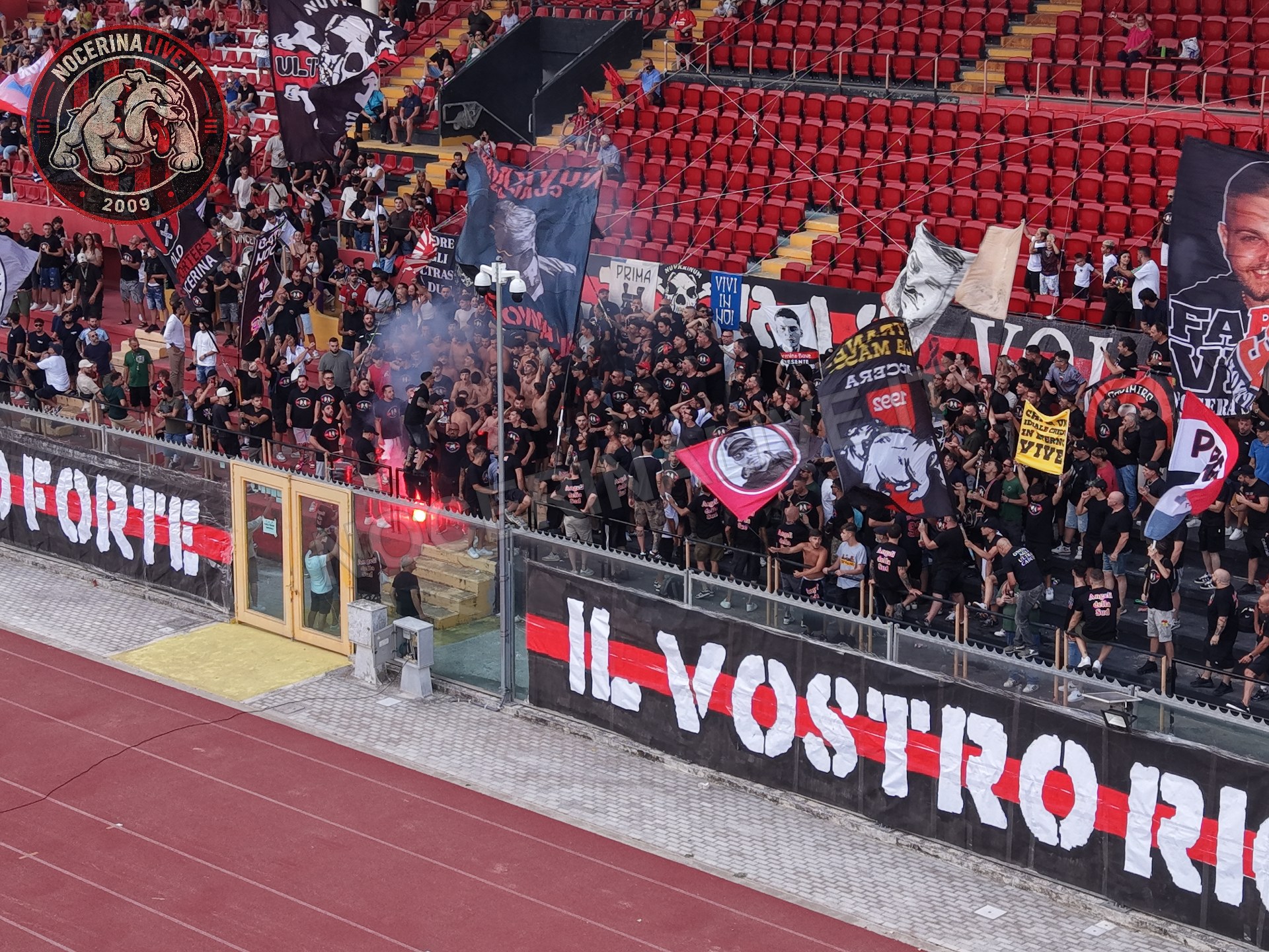 Fotogallery – Angeli della Sud: il San Francesco si illumina nel ricordo degli ultras scomparsi