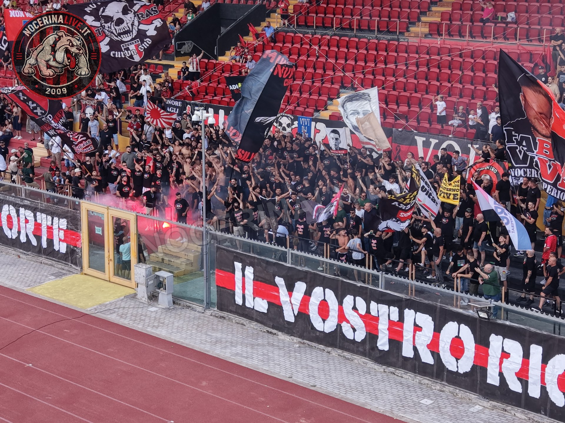 Fotogallery – Angeli della Sud: il San Francesco si illumina nel ricordo degli ultras scomparsi