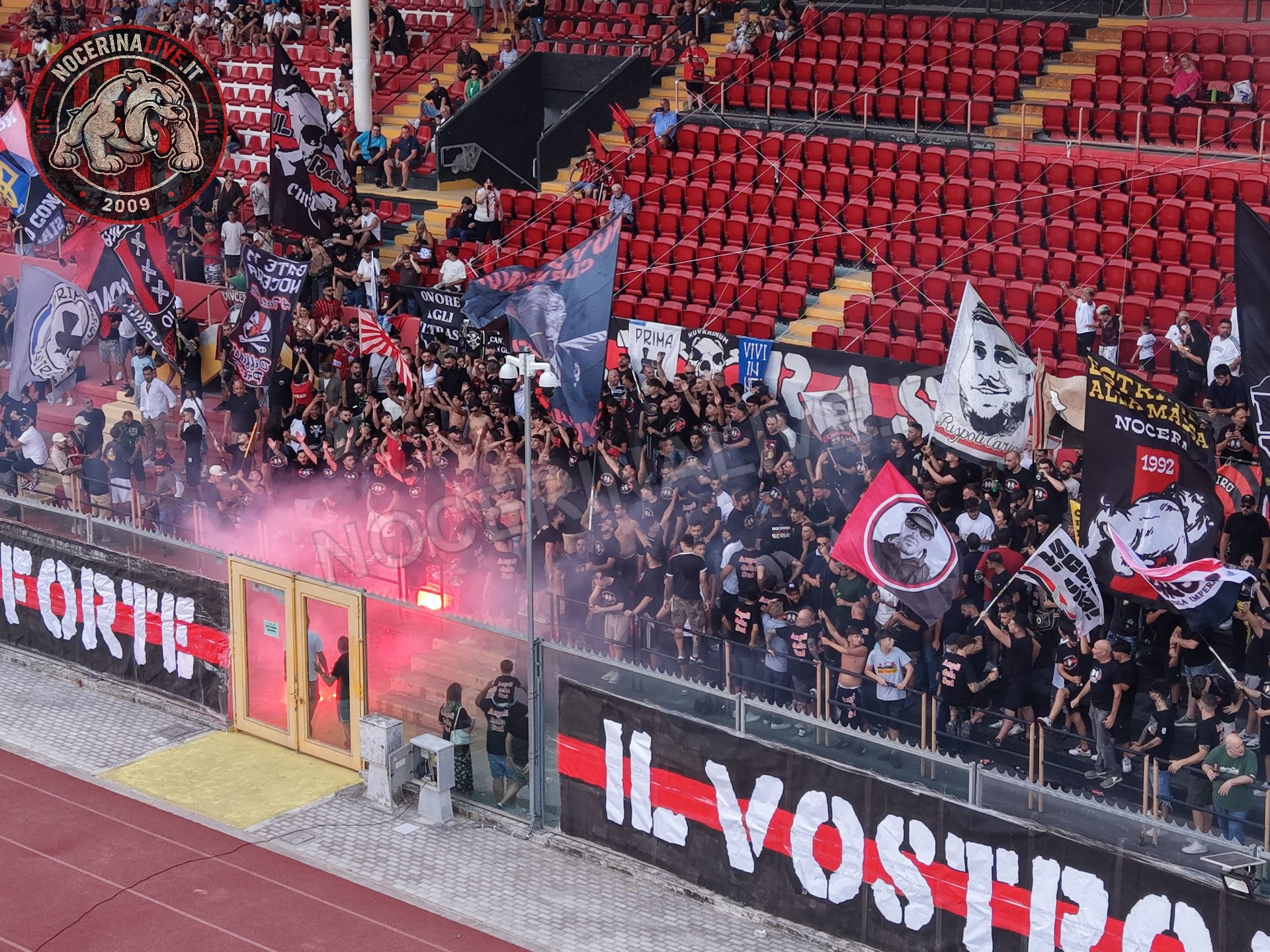 Fotogallery – Angeli della Sud: il San Francesco si illumina nel ricordo degli ultras scomparsi