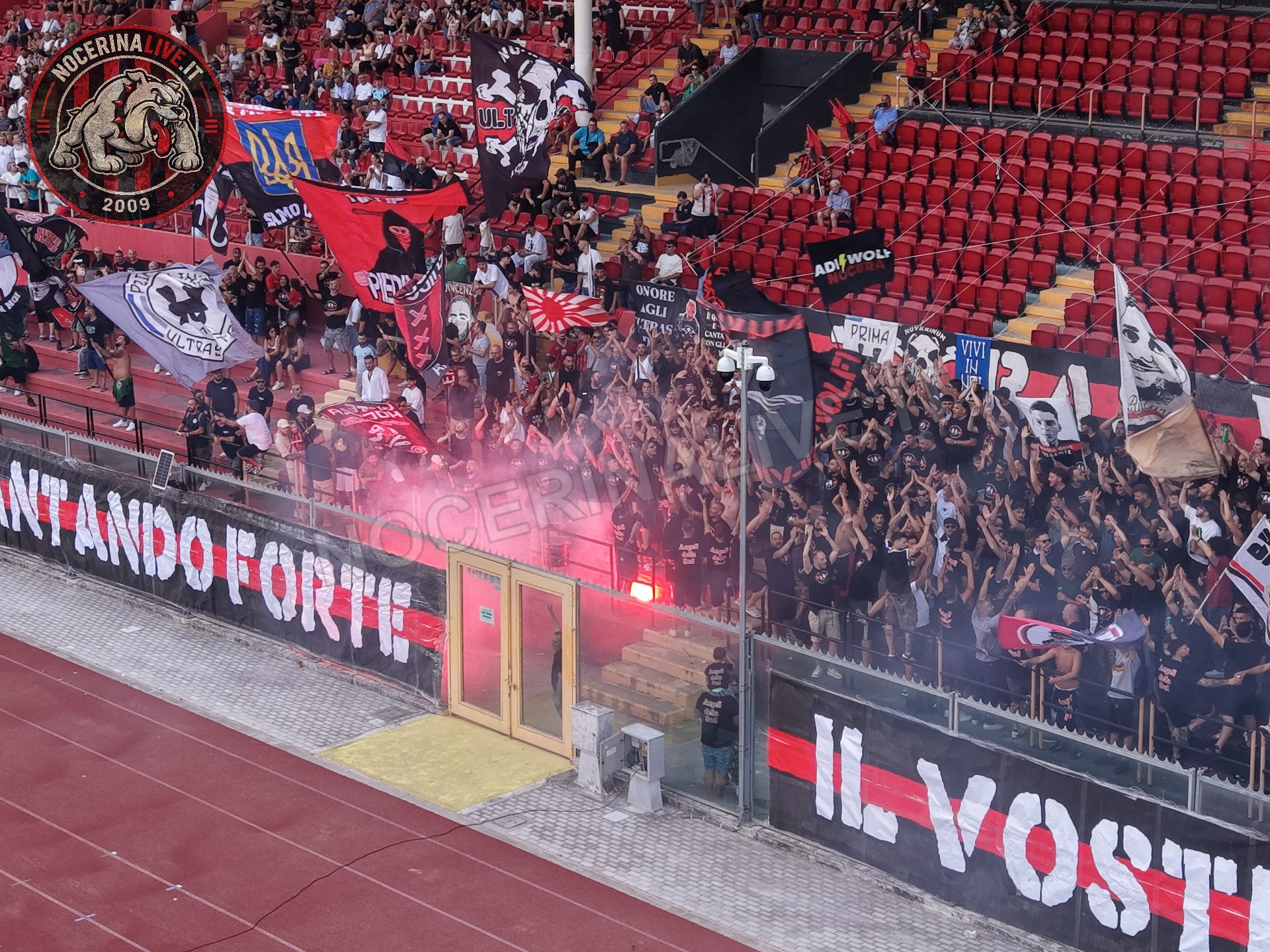 Fotogallery – Angeli della Sud: il San Francesco si illumina nel ricordo degli ultras scomparsi