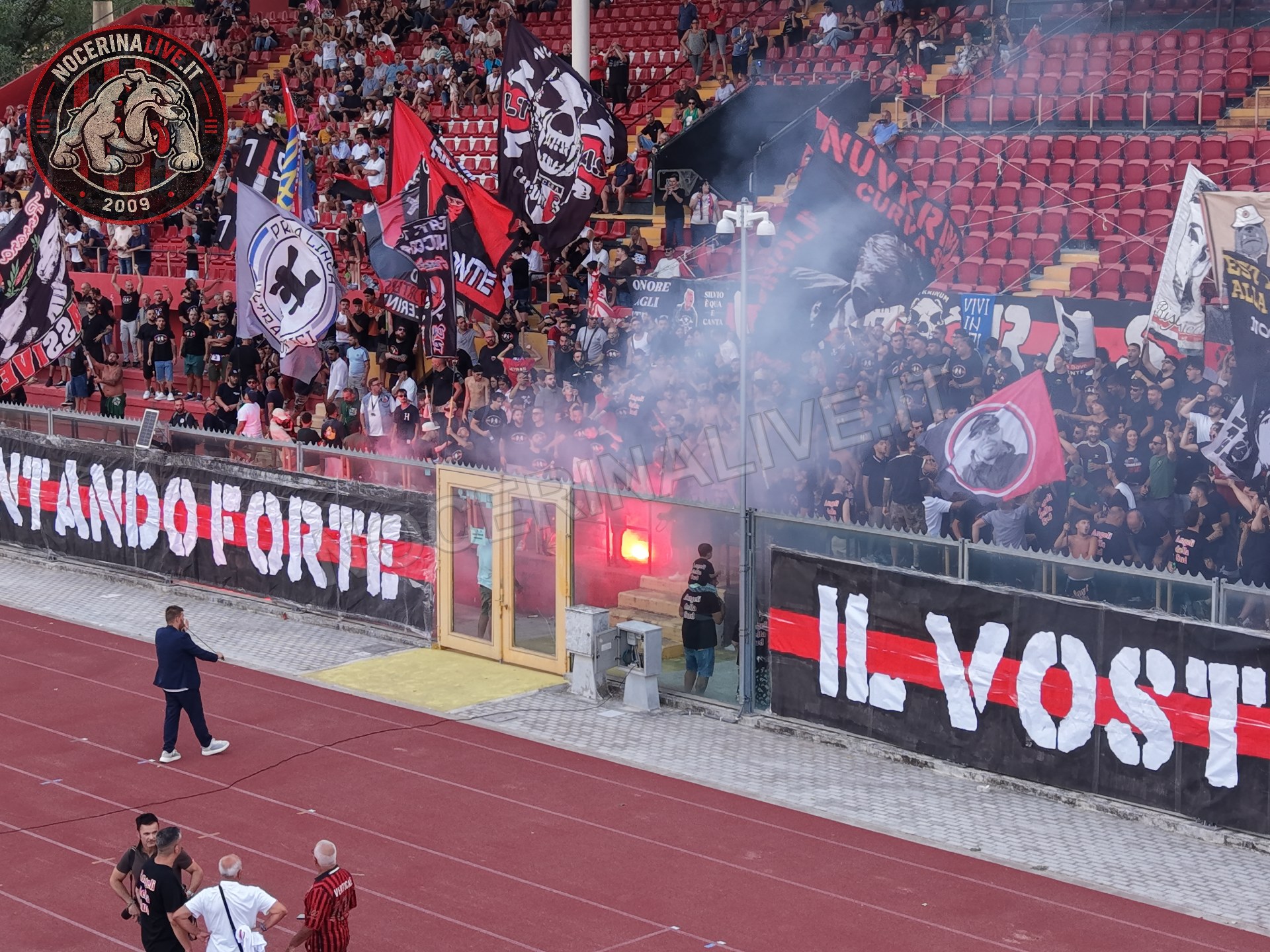 Fotogallery – Angeli della Sud: il San Francesco si illumina nel ricordo degli ultras scomparsi